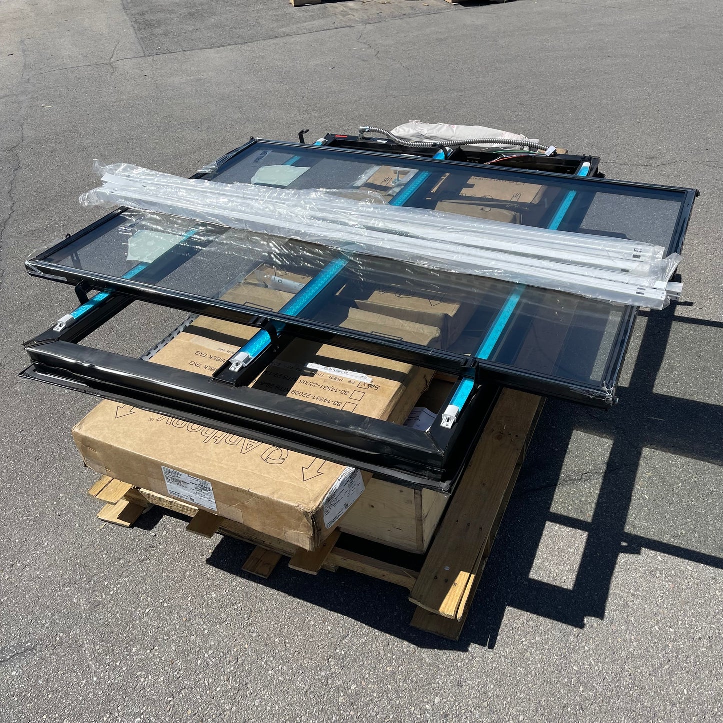 ZA@ Pallet of ANTHONY Coolrite / Freezrite Door Parts (AS-IS)