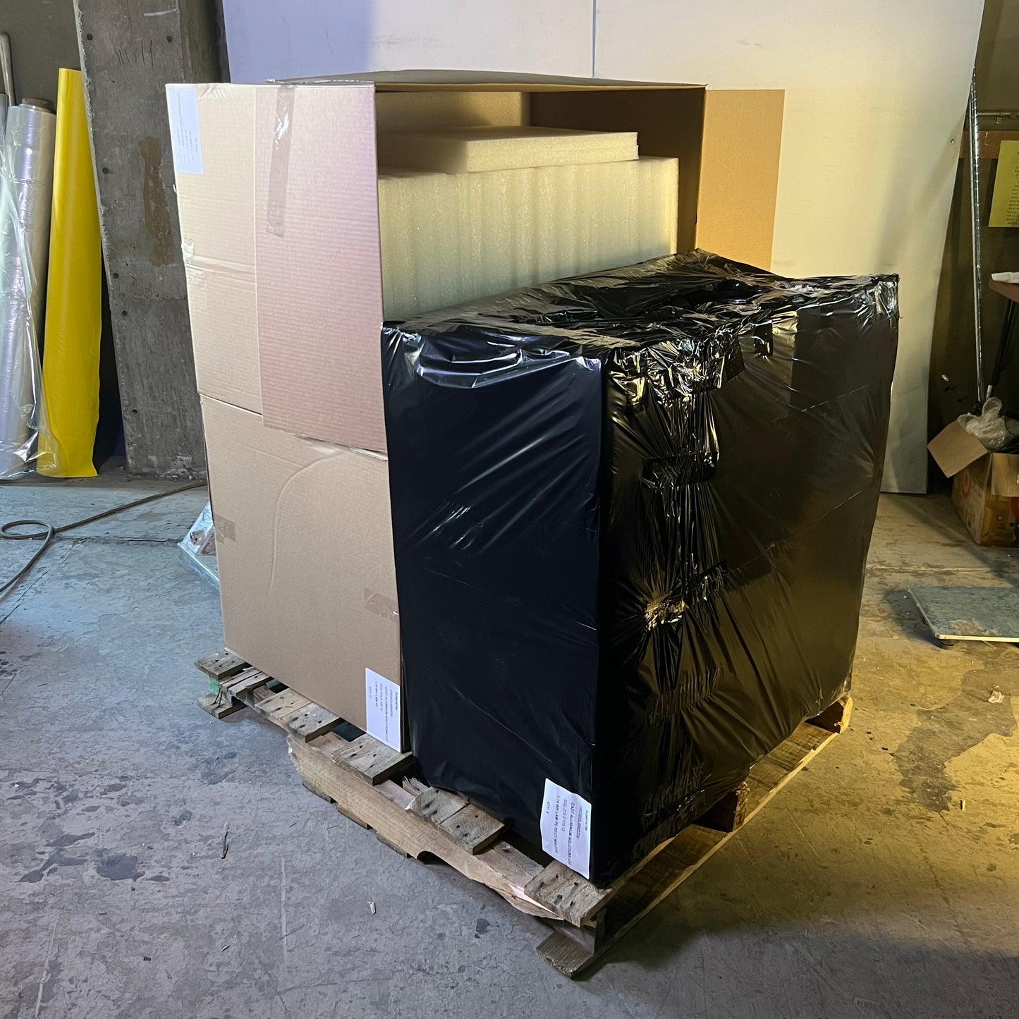 ZA@ Pallet of CLARK Foam Sz 18"L x 18"W x 2"H