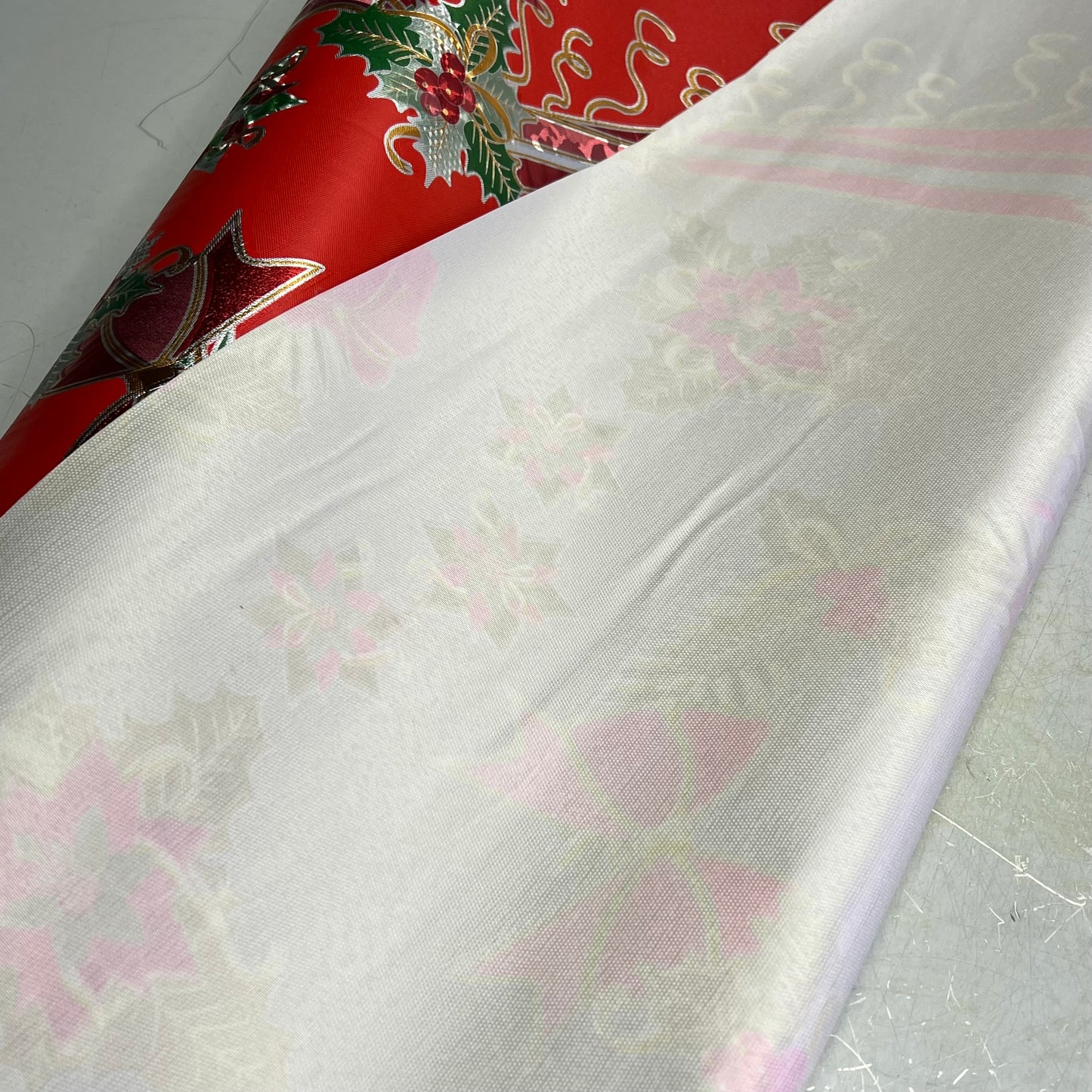 Christmas Shimmery Poinsettia, Candle & Bows Vinyl Table Cloth 54"x60' Red/Green