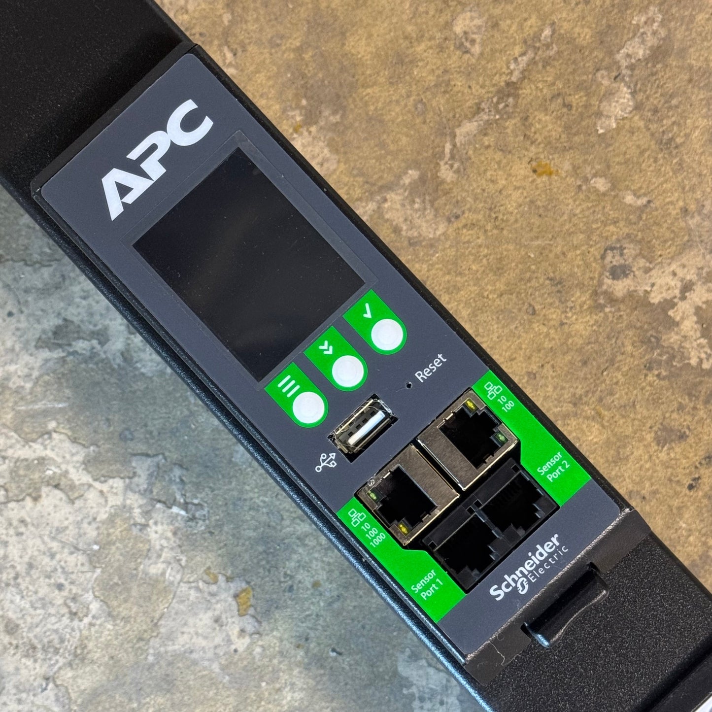 APC Power Distribution Units Input 200-240Vac Delta 24A/ SE24024SMBO-0062-C