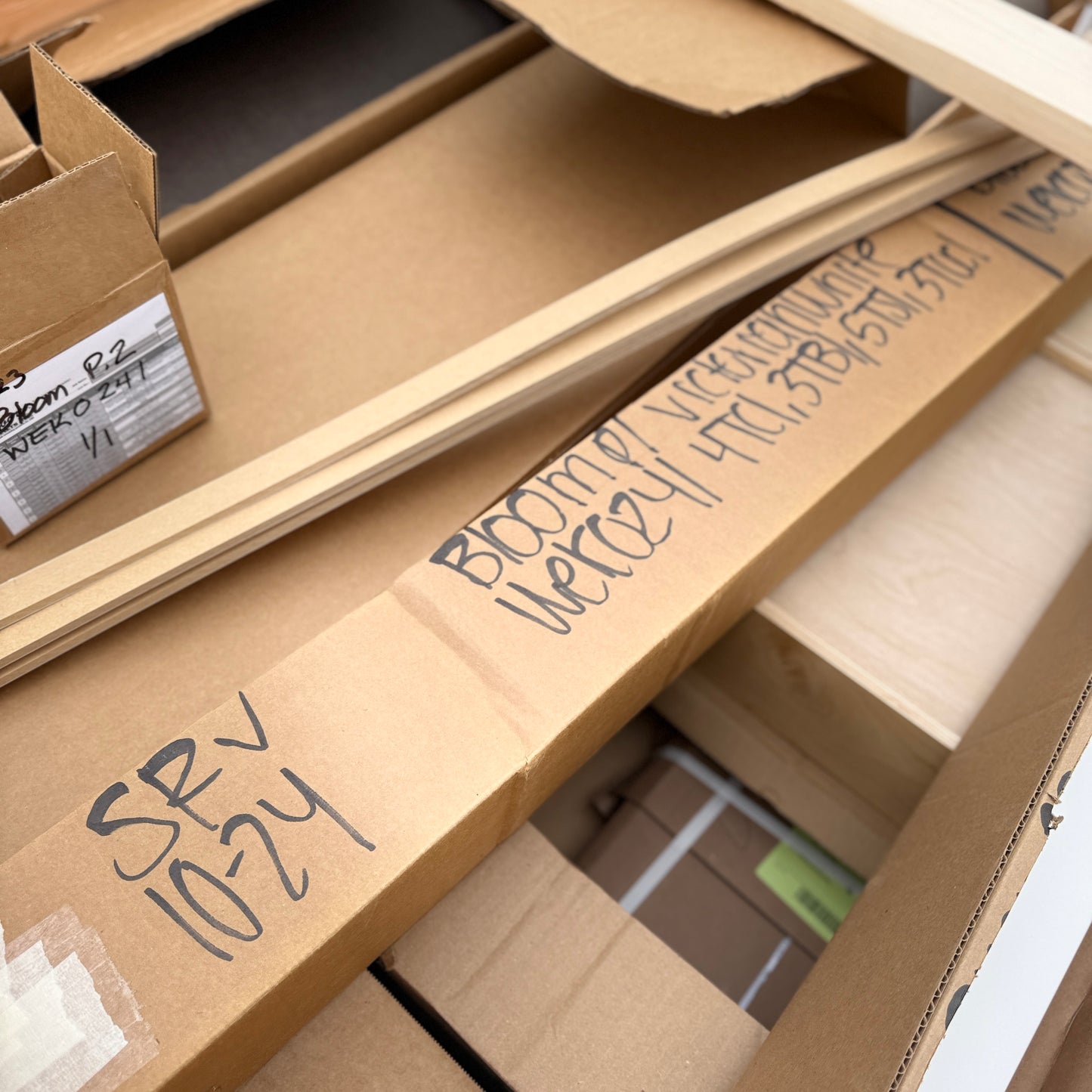 ZA@ Pallet of REBORN CABINETS Pressed Wood Cabinetry Parts Black, White (AS-IS)