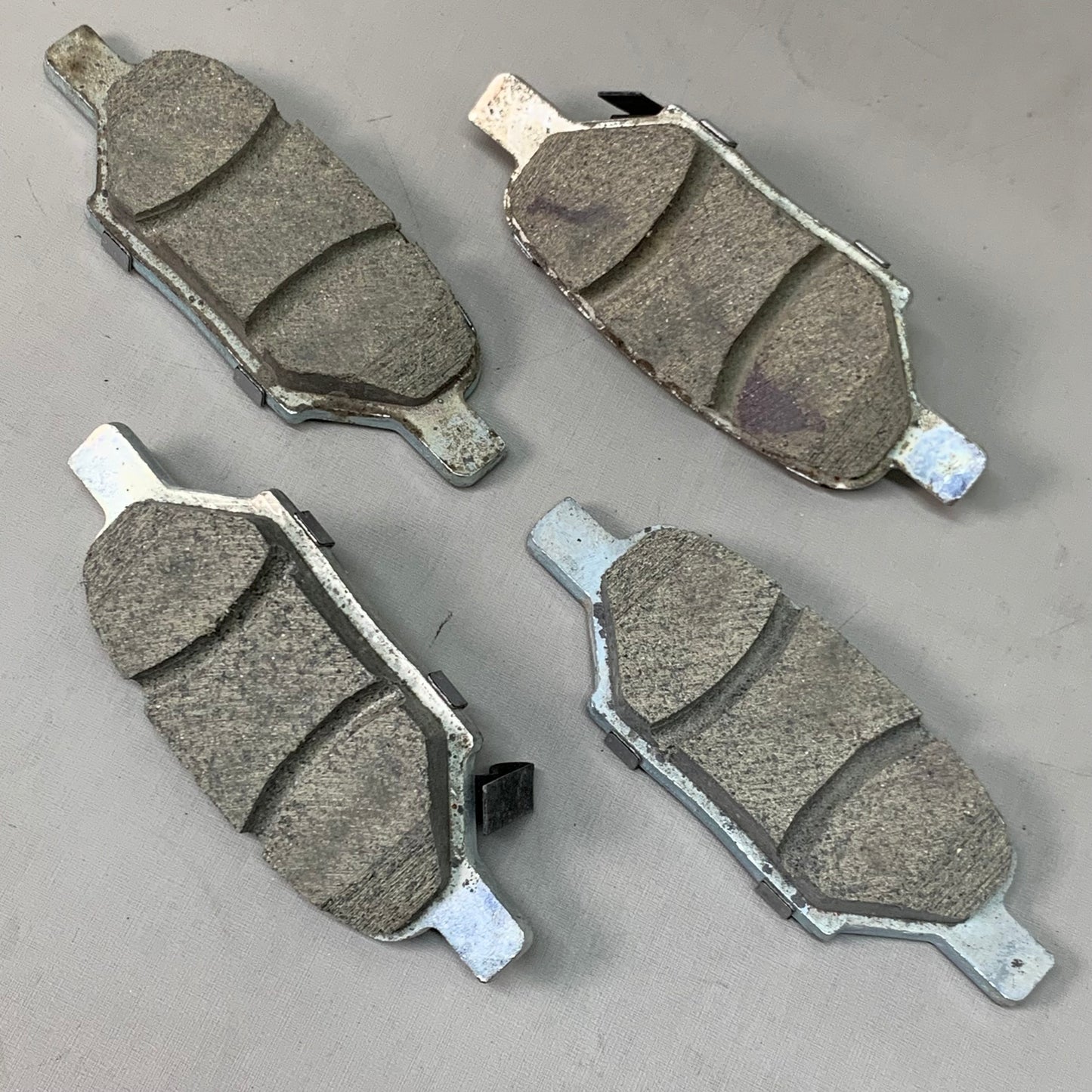 WAGNER OEx Ceramic Disc Brake Pad Set 4 1/2" x 2" Grey OEX1033A