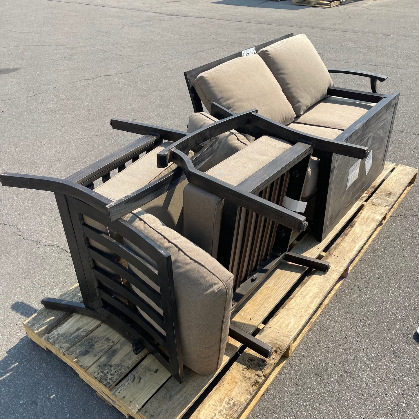 Z@ UNBRANDED 4-Piece Outdoor Aluminum Seating (New, Some Dirt)