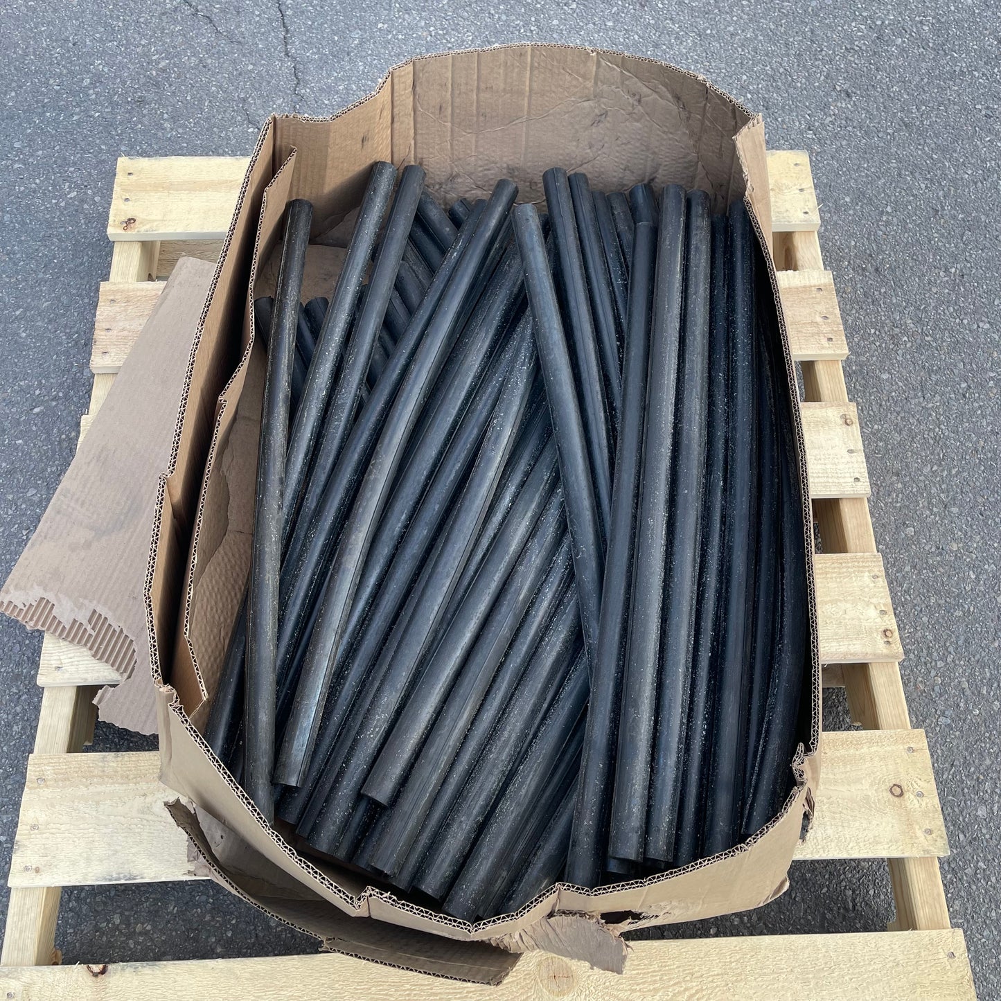 ZA@ Pallet of UNBRANDED Solid Core TA Rubber Cord 1.250" D X 31." L (AS-IS)