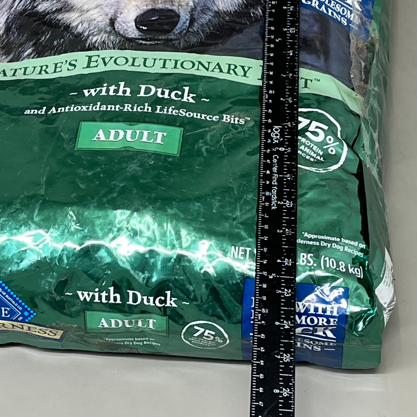 BLUE BUFFALO Adult Dry Dog Food With Duck 24LBS MT419089AM BB-04/2025 AS-IS