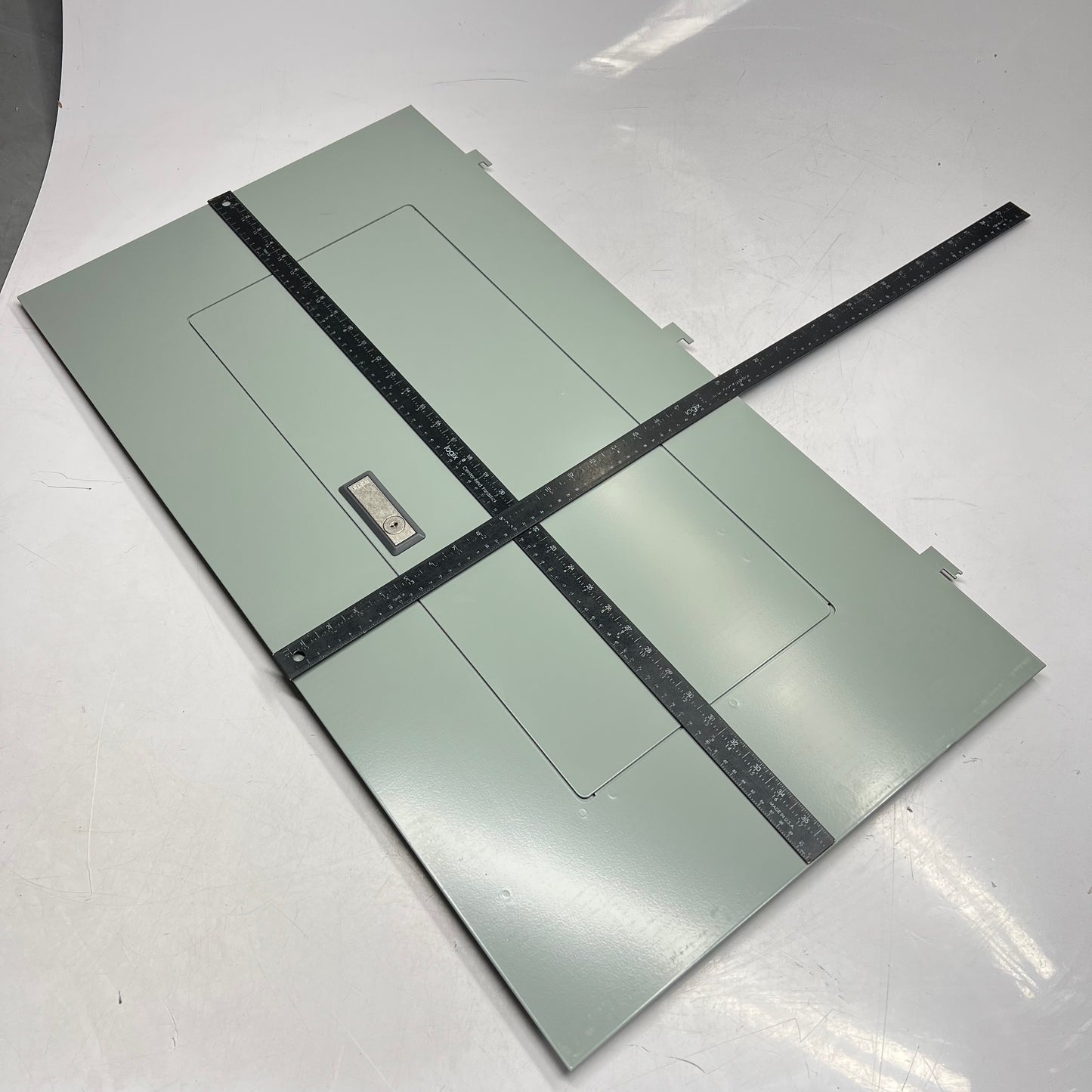 EATON Pow-R-Xpress Ez Rim Nema 1 Trim W/ Key 36"x1.5"x20" Grey EZ 2036