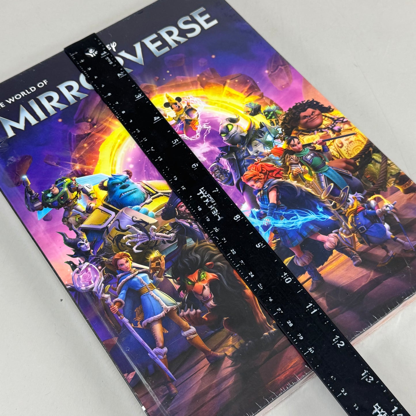 DARK HORSE The World Of Disney Mirrorverse 248 Pages