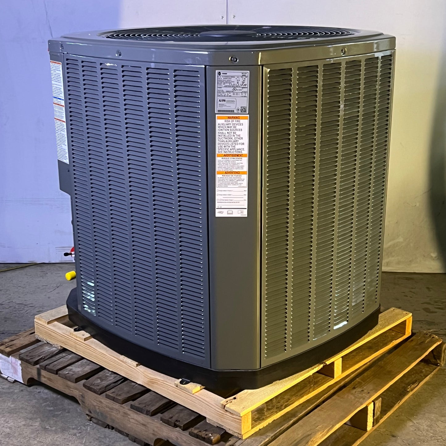 TRANER Air Conditioner Condenser & Heating Systems 208/230V, 5TTR4042A1000BA (New Other, Distressed Box)