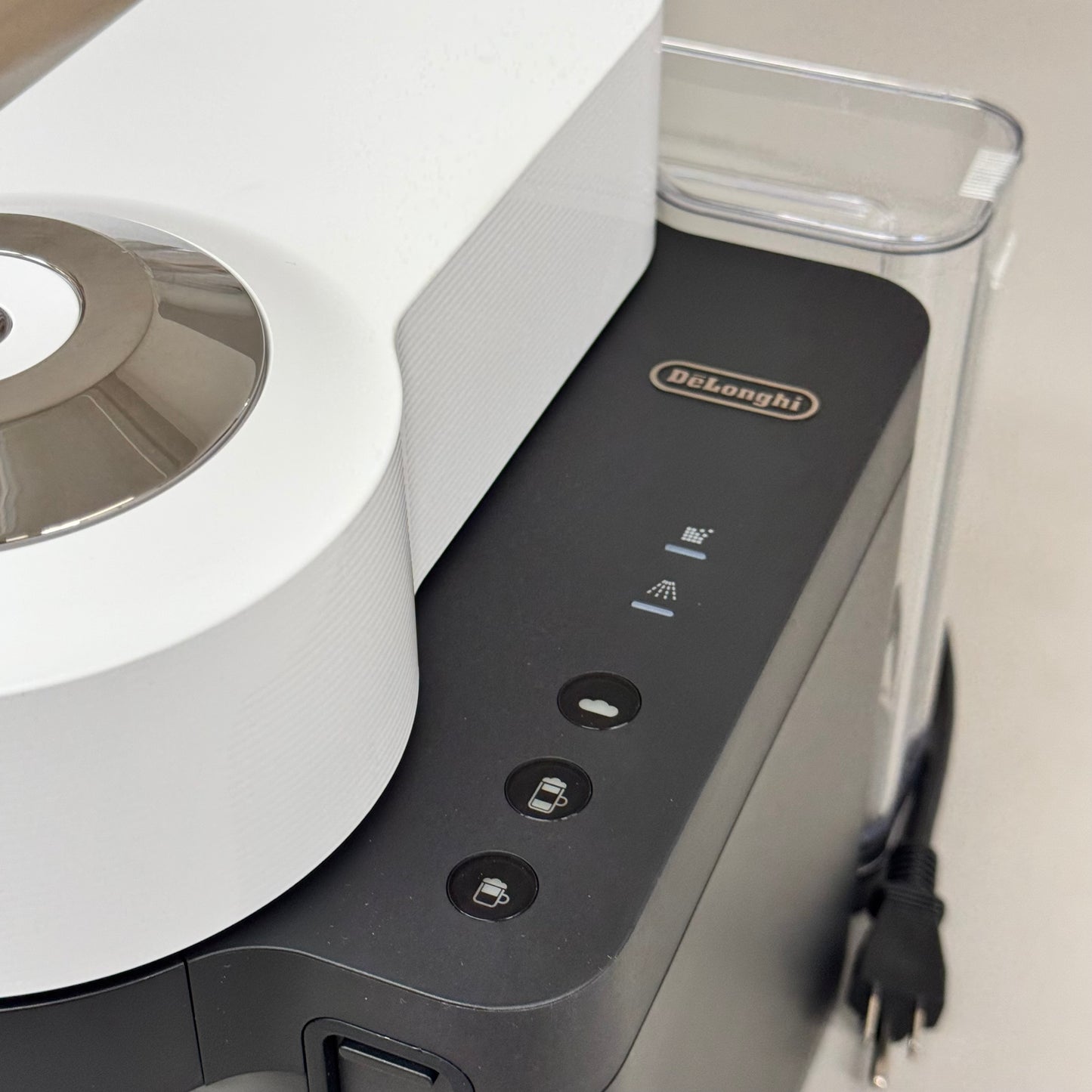 NESPESSO Vertuo Lattissima One-Touch Coffee Maker & Frother Matte White & Gloss