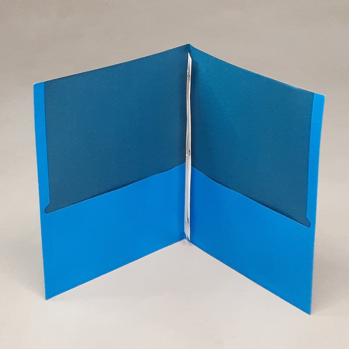 ZA@ BUSINESS SOURCE Box of 2-Pocket Folders, 100 Sheet Cap, Letter, 9-1/2" x 11" Blue BSN78507(New Other)