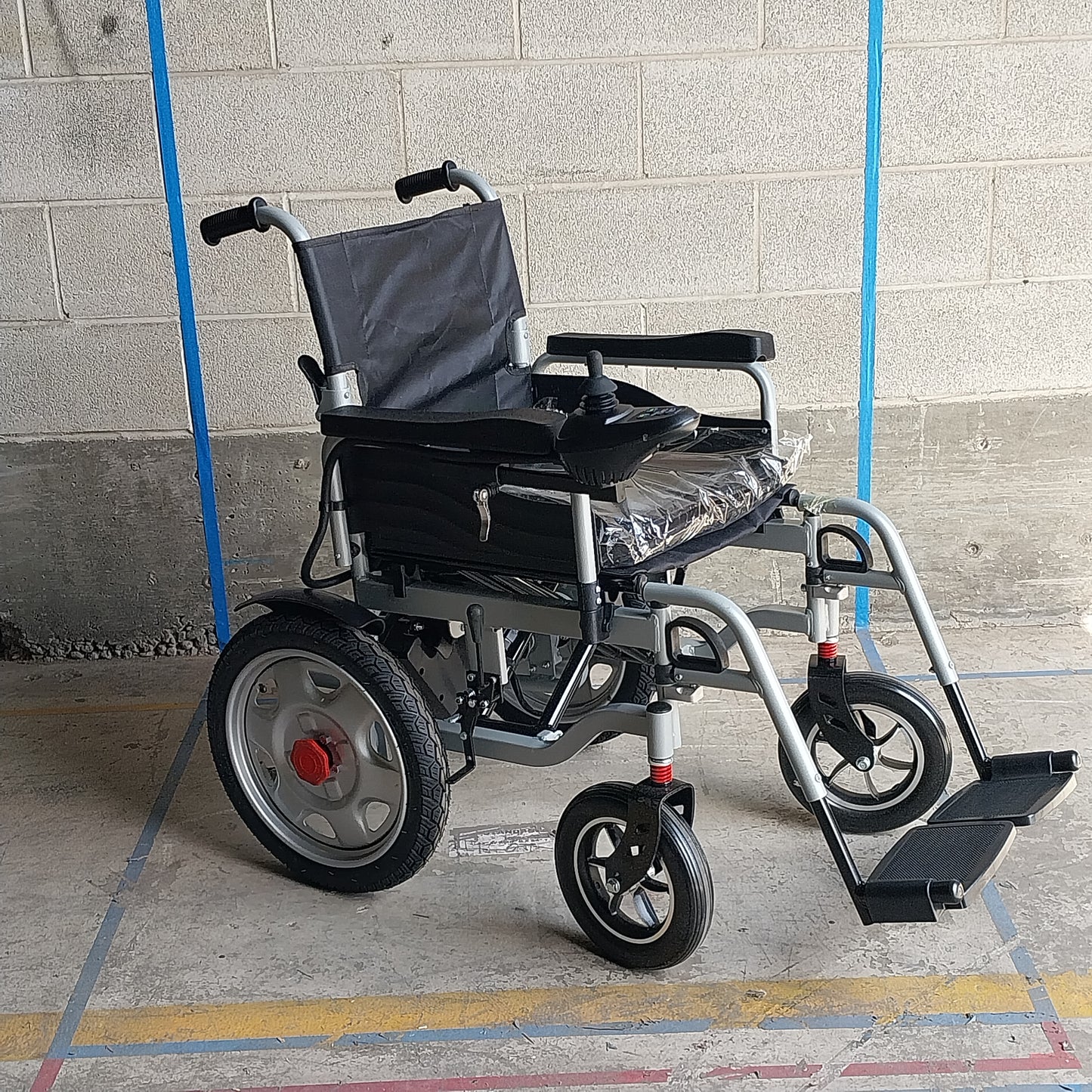 POWER WHEELCHAIR Battery-Powered w/ Joystick Silver & Black Sz 41"x 42"x 24" (New)