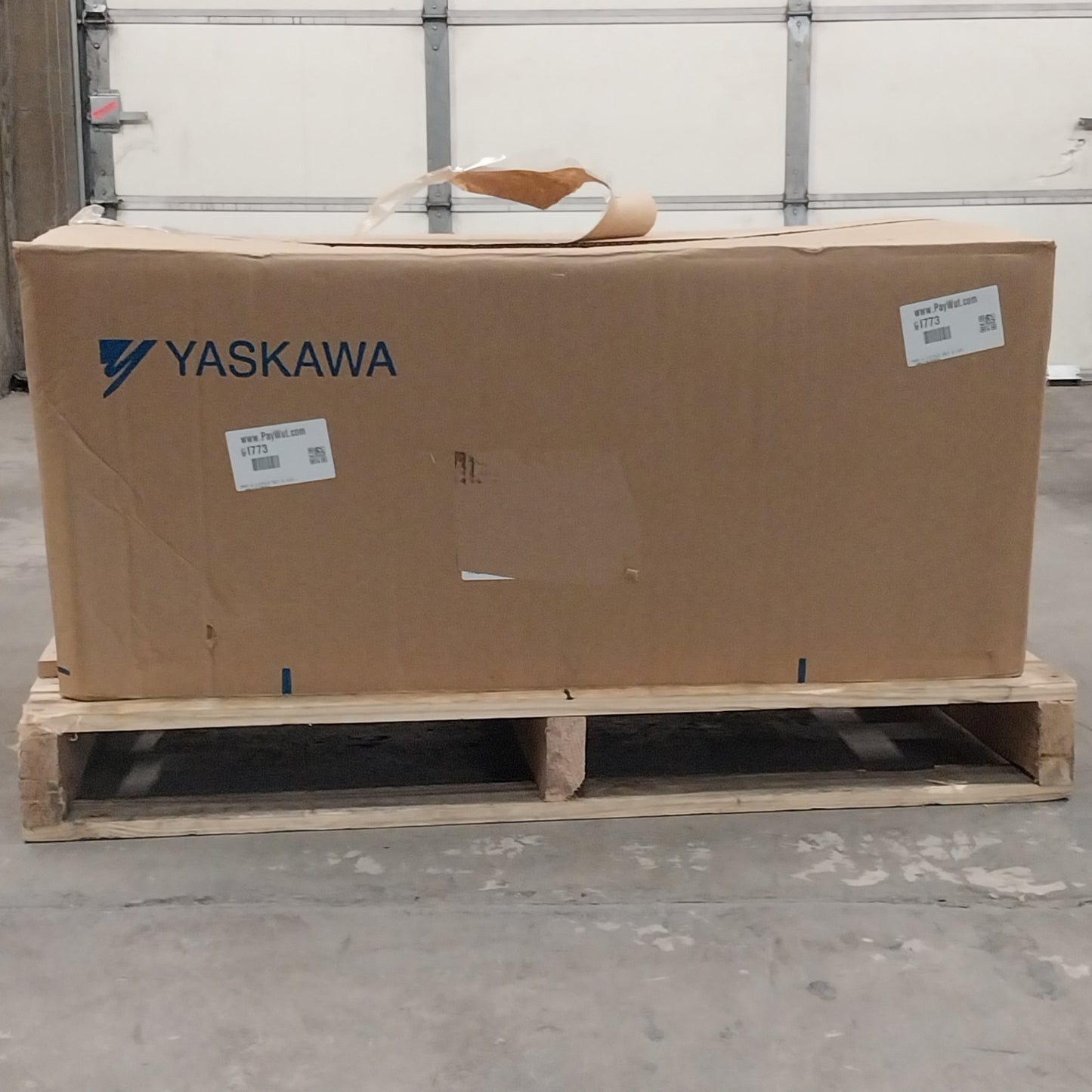 YASKAWA A1000 AC Drive CIMR-AU4A0208AAA High Performance Vector Control 13"x22"x28"