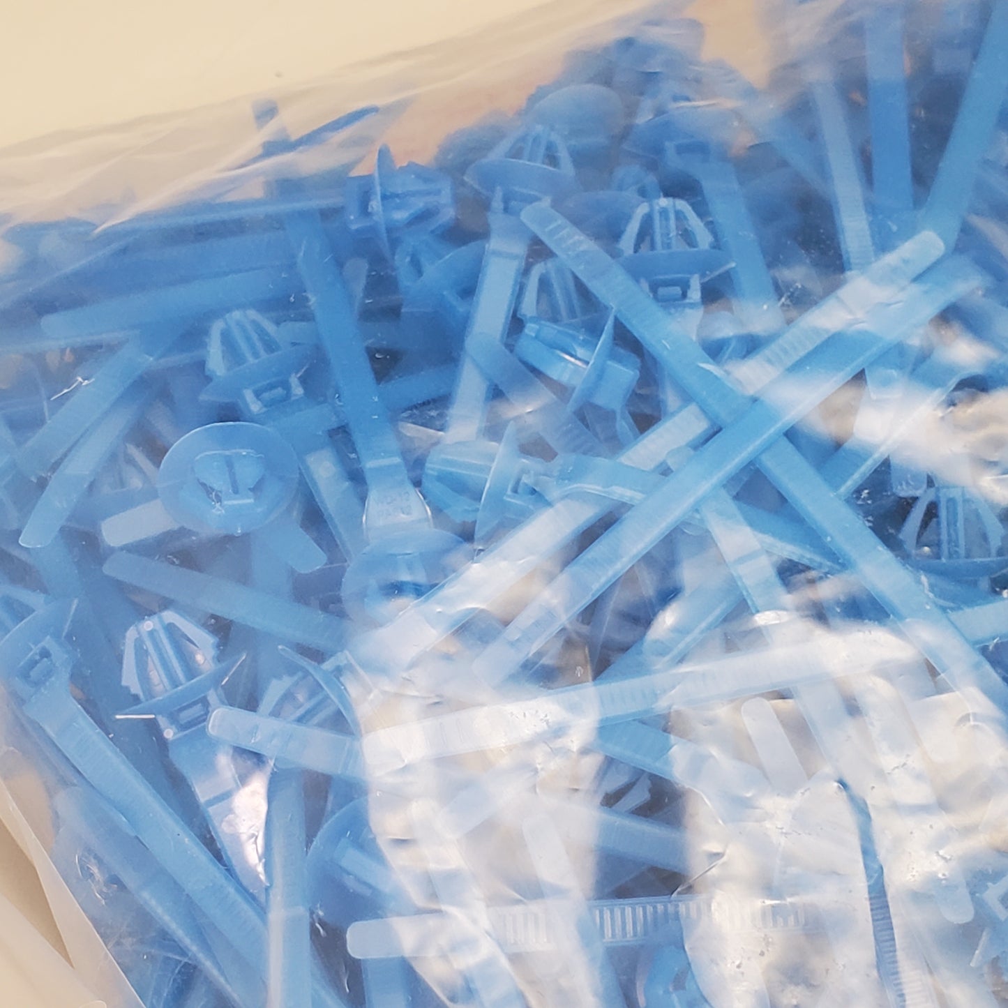 STANLEY (750 Pack) Engineered Fastening Winged Push Mount 3" Cable Ties Blue 70075-00