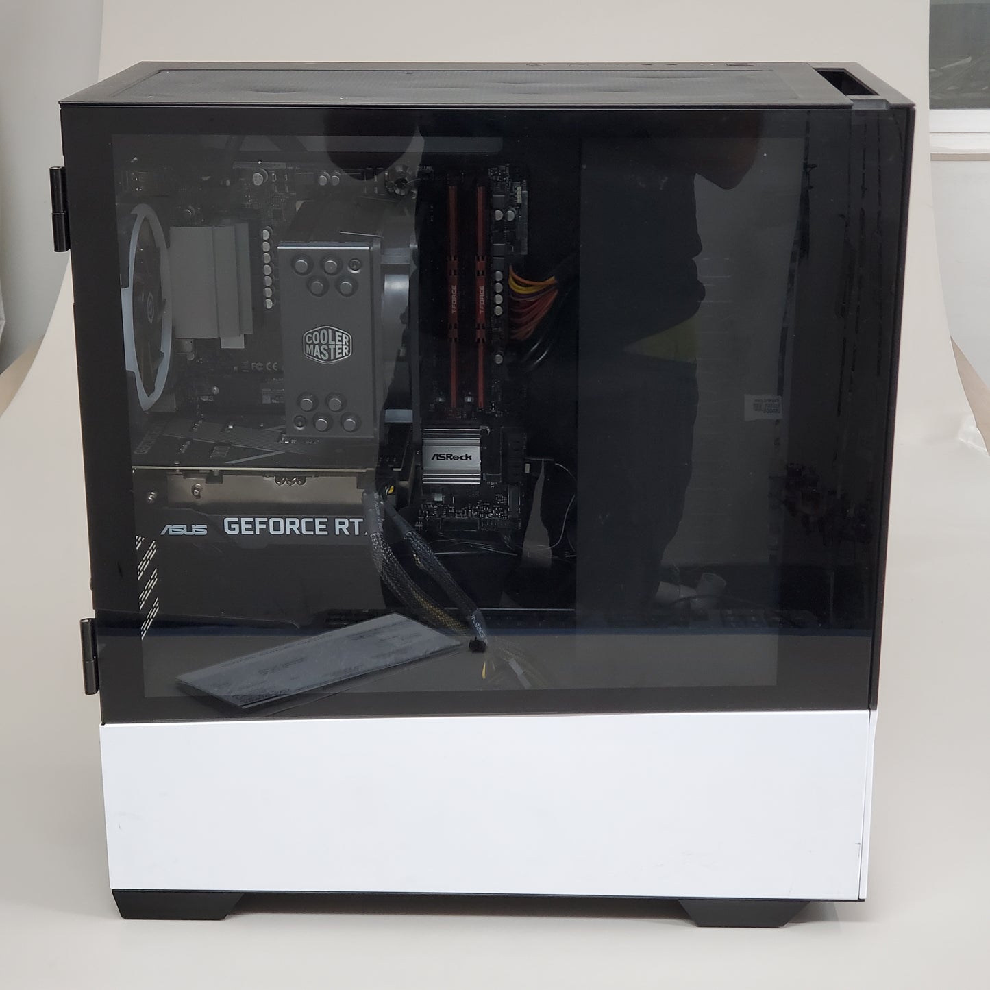 ZA@ CYBERPOWER PC C Series ET8971-26761 AMD GeForce RTX 16GB DDR4 500GB SSD (Does Not Power On)