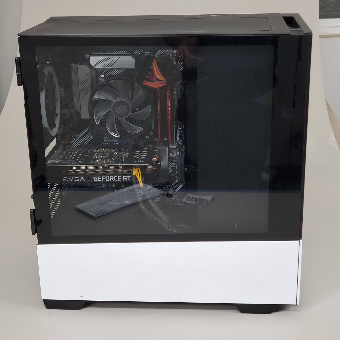 ZA@ CYBERPOWER PC C Series ET9546-6828 AMD GeForce RTX 16GB DDR4 500GB SSD (Does Not Power On)