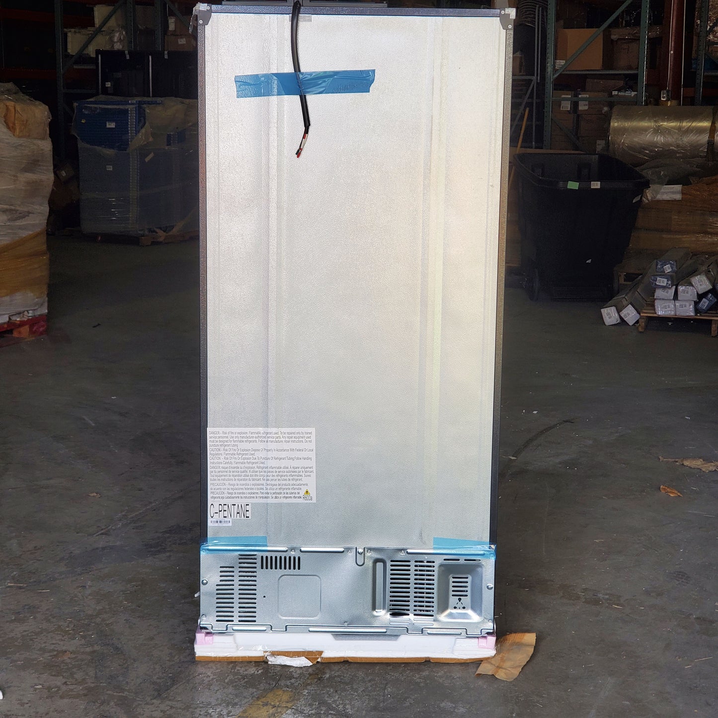 FURRION Residential Refrigerator 15.6 CU FT 2021123815 (AS-IS Working, Shattered Glass on Left Door)