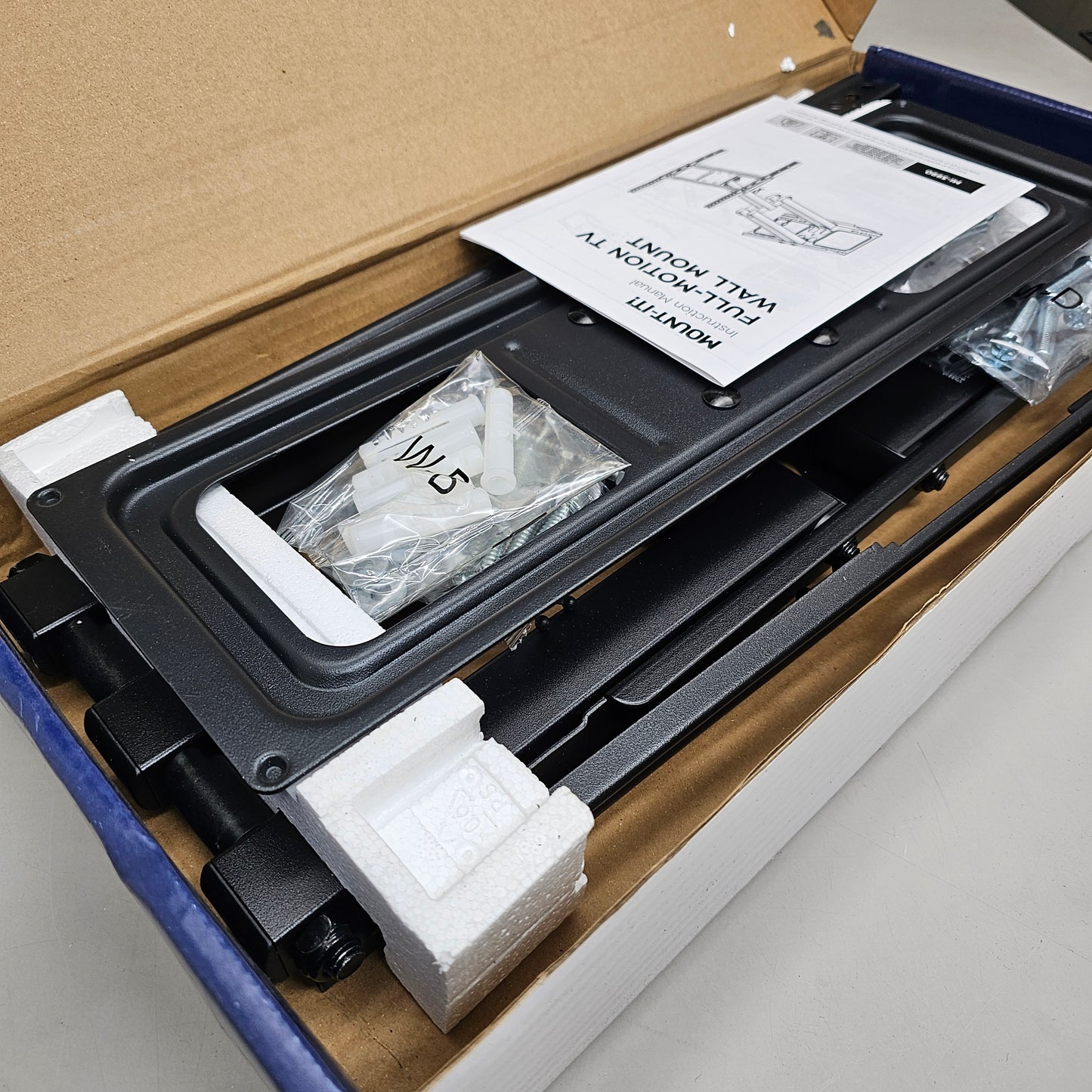 MOUNT-IT TV Wall Mount 32"-55" MI-3990