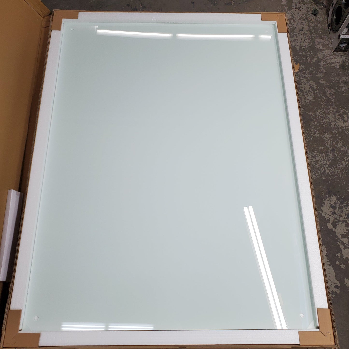 ZA@ BI-SILQUE White Glass Dry Erase Board 36" x 48" BVCGL084407 A