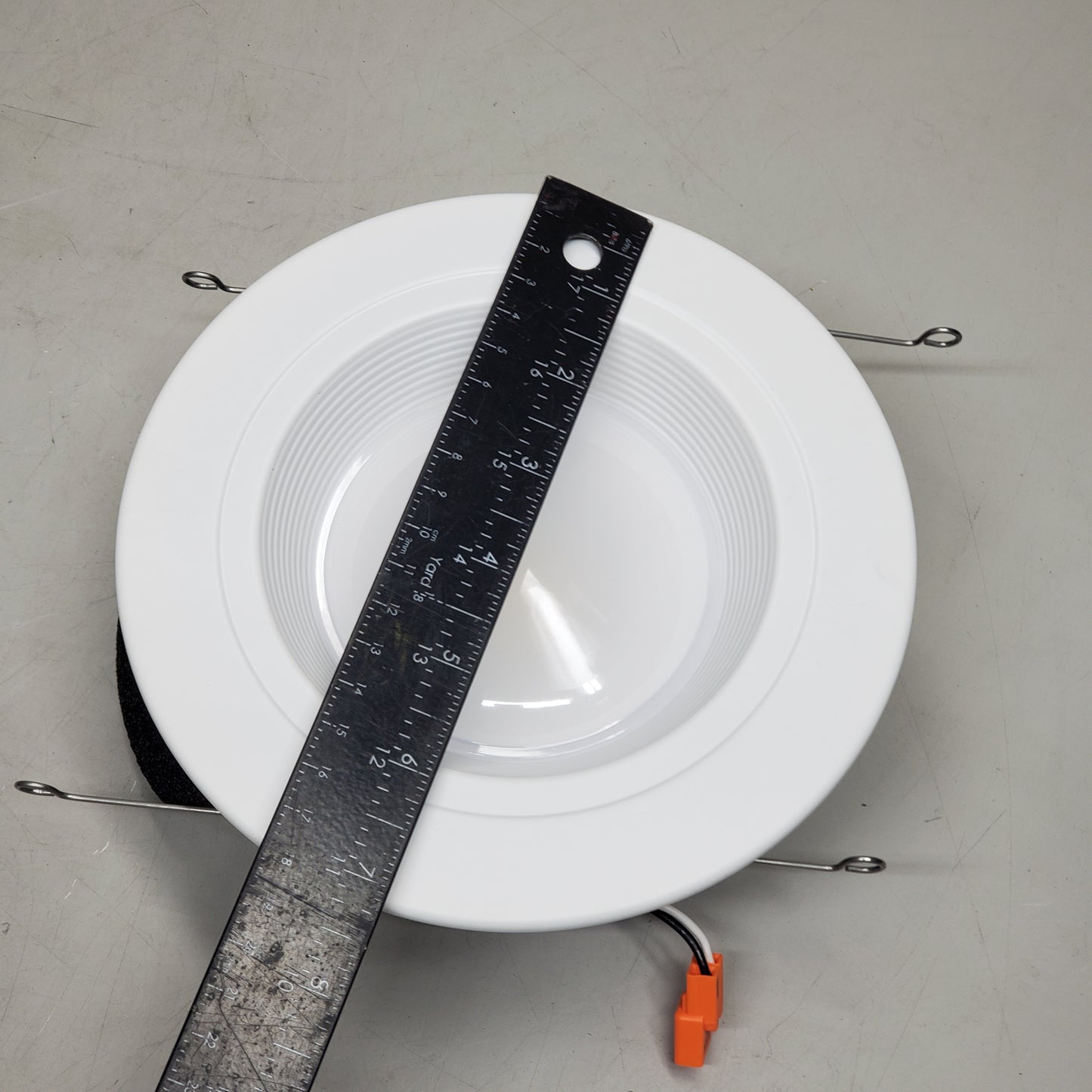 HALO Recessed-RL Baffle Downlight Bulb & Trim Replacement 5"/6" 700 Lumen White rl56069fsd2w1ewh