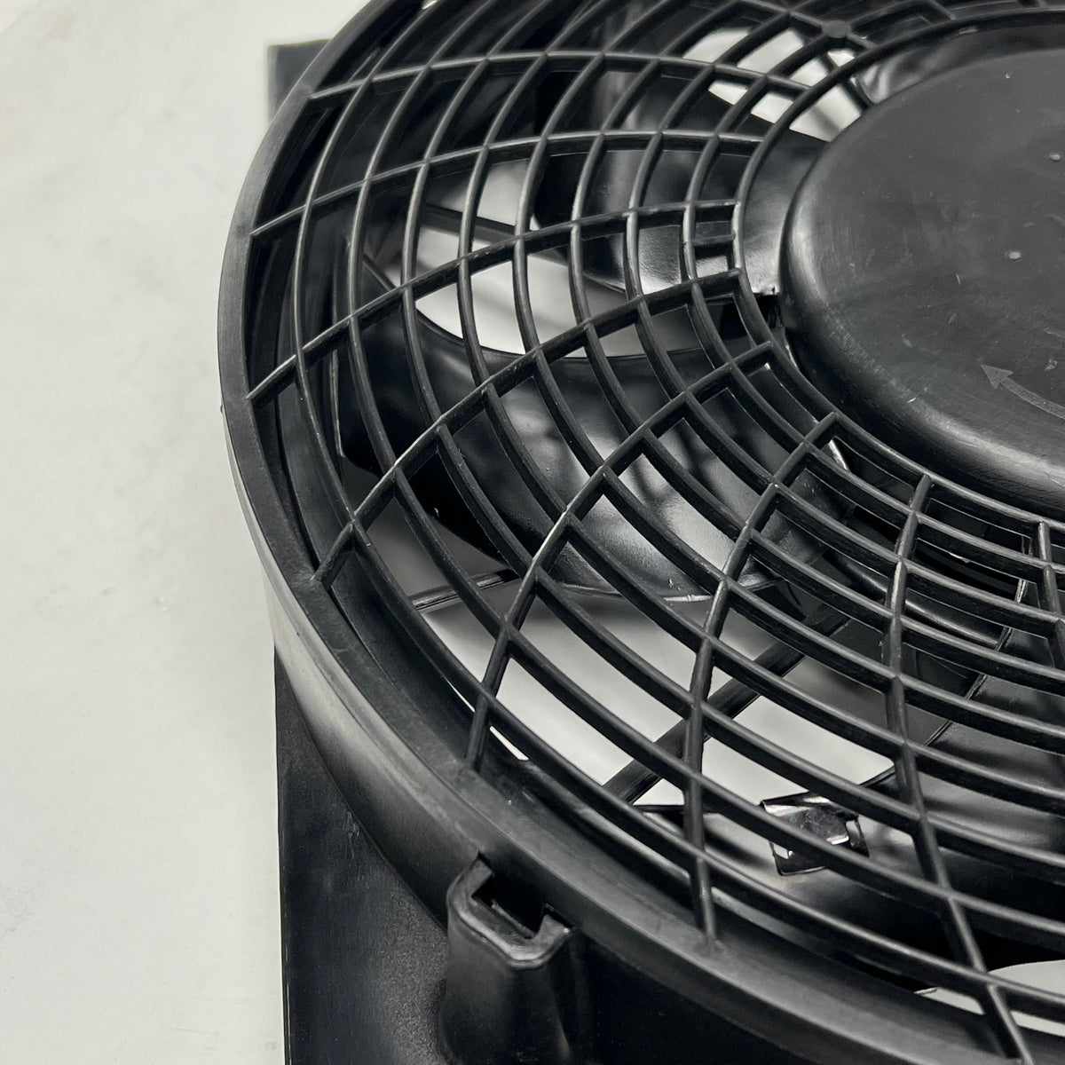 CONTINENTAL Radiator Fan Assey For Saturn Vehicles 3 Terminal Black FA70221