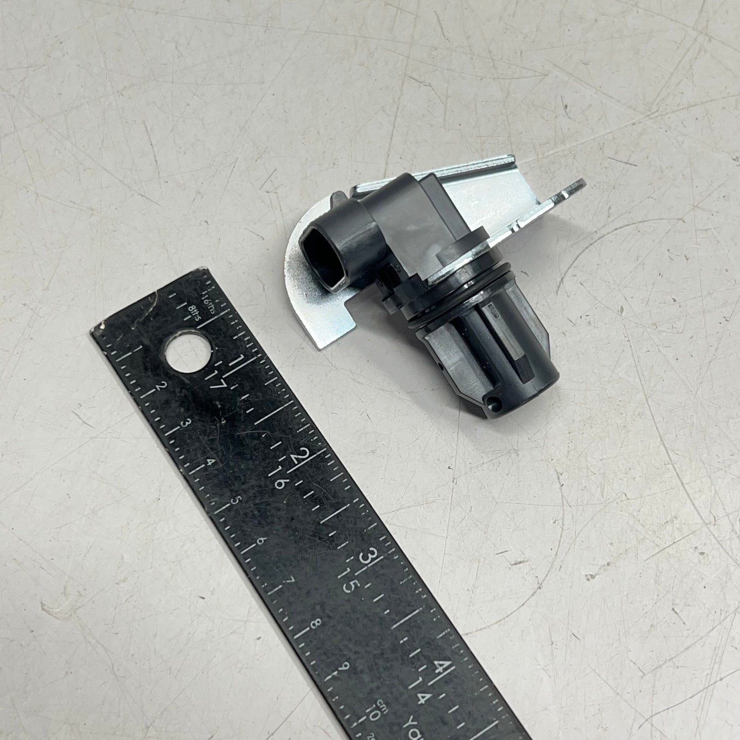 GM Genuine Parts Engine Camshaft Position Sensor Female Connector  12575483