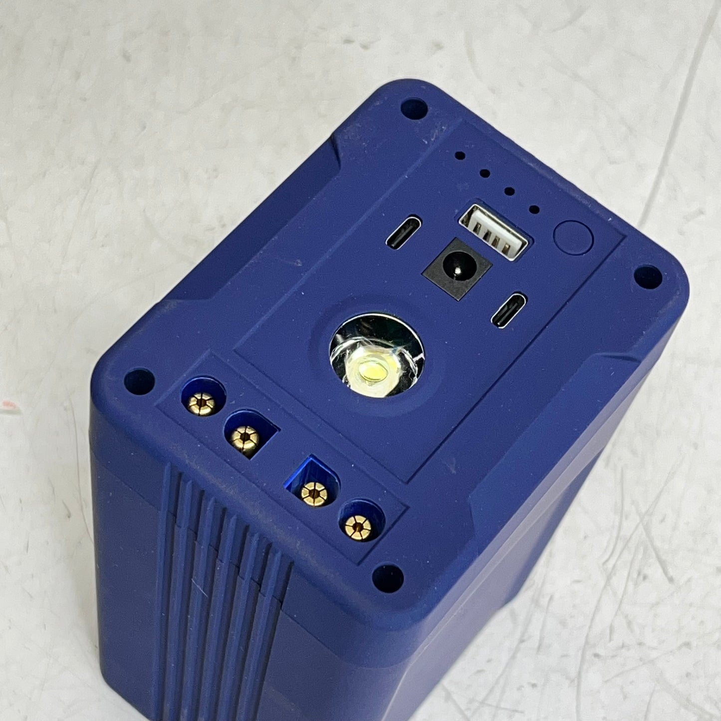 EARTH-X Jump Pack All-in-one In Compact Zip Closure Bag 12V-24V ETX-JMP12/24