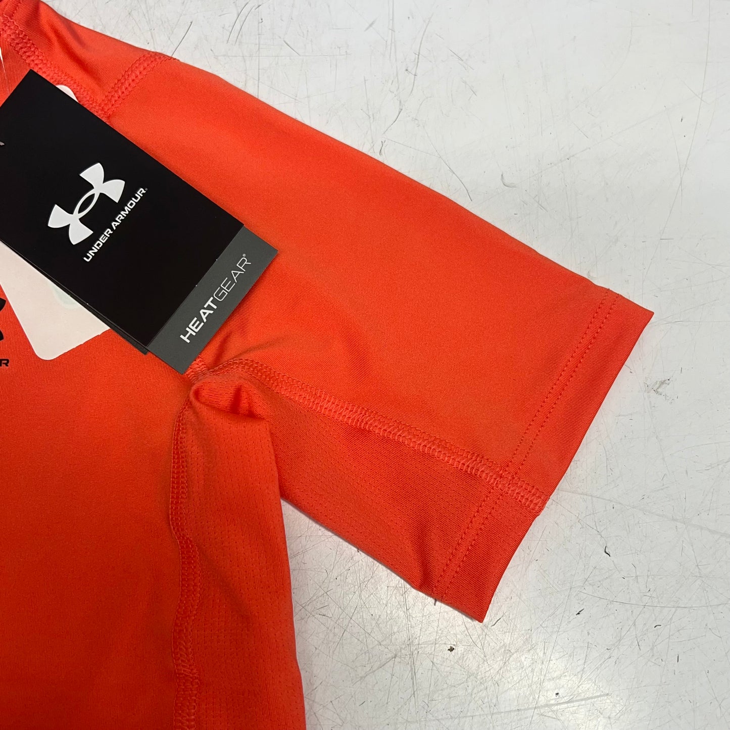 UNDER ARMOUR  Heat Gear Fabric Short Sleeve Shirt Boys Sz J-M Venom Red 1361723