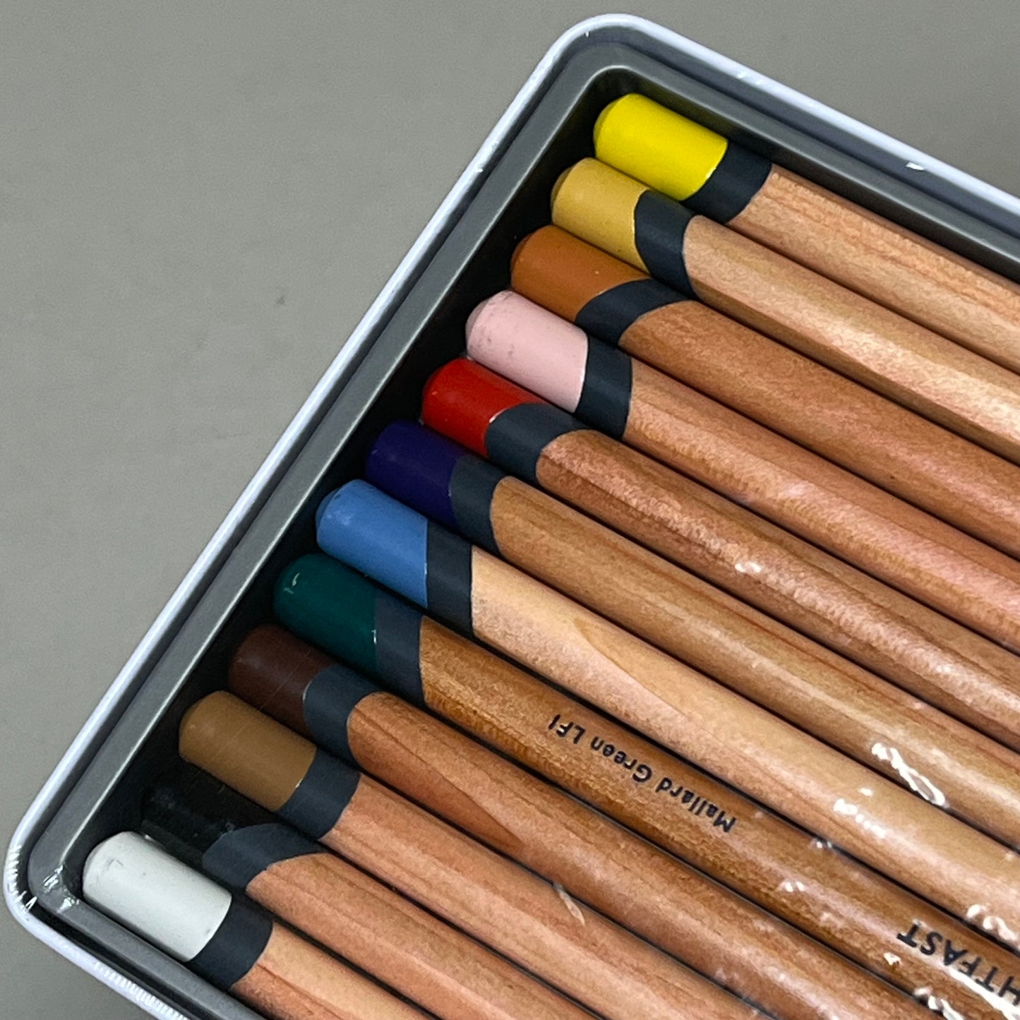 DERWENT (12 COUNT) Lightfast Pencils Water Soluble in Metal Tin Case 2302719