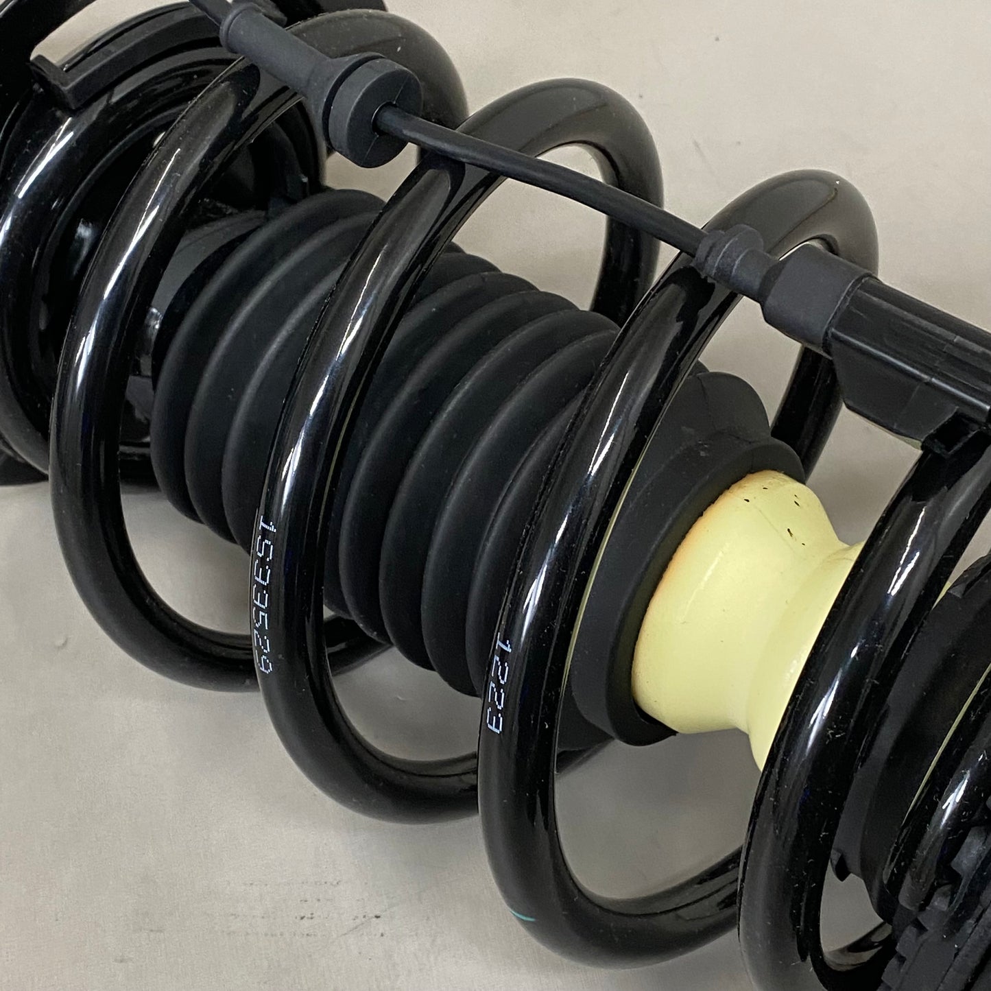 ARNOTT Front Right Coil For Licoln MKZ/ Ford Fushion 11"x32"x9" Black SK-3599