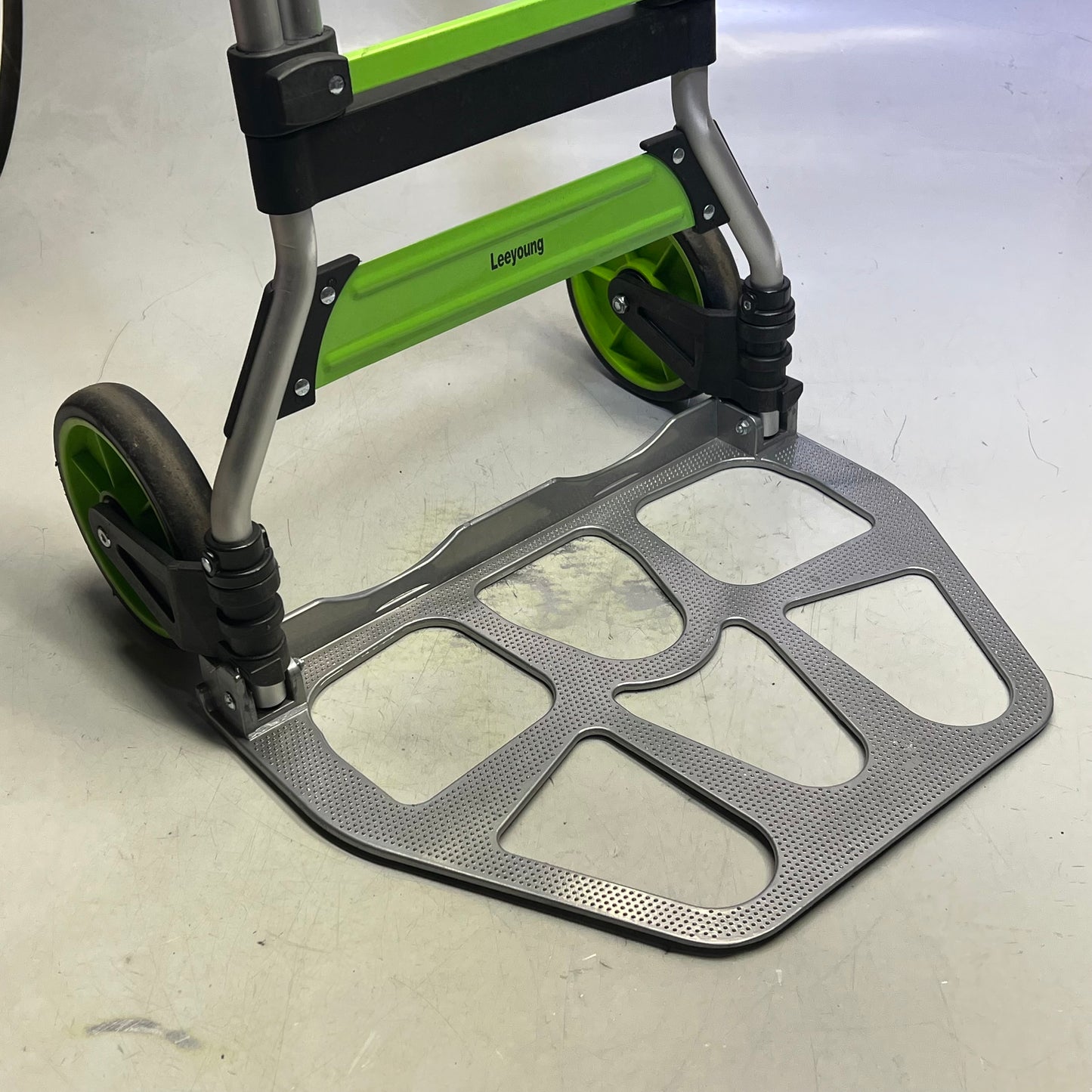 ZA@ LEEYOUNG Aluminum Folding Hand Truck & Dolly 309lb Capacity Grey/Green GZS120AT (Used)