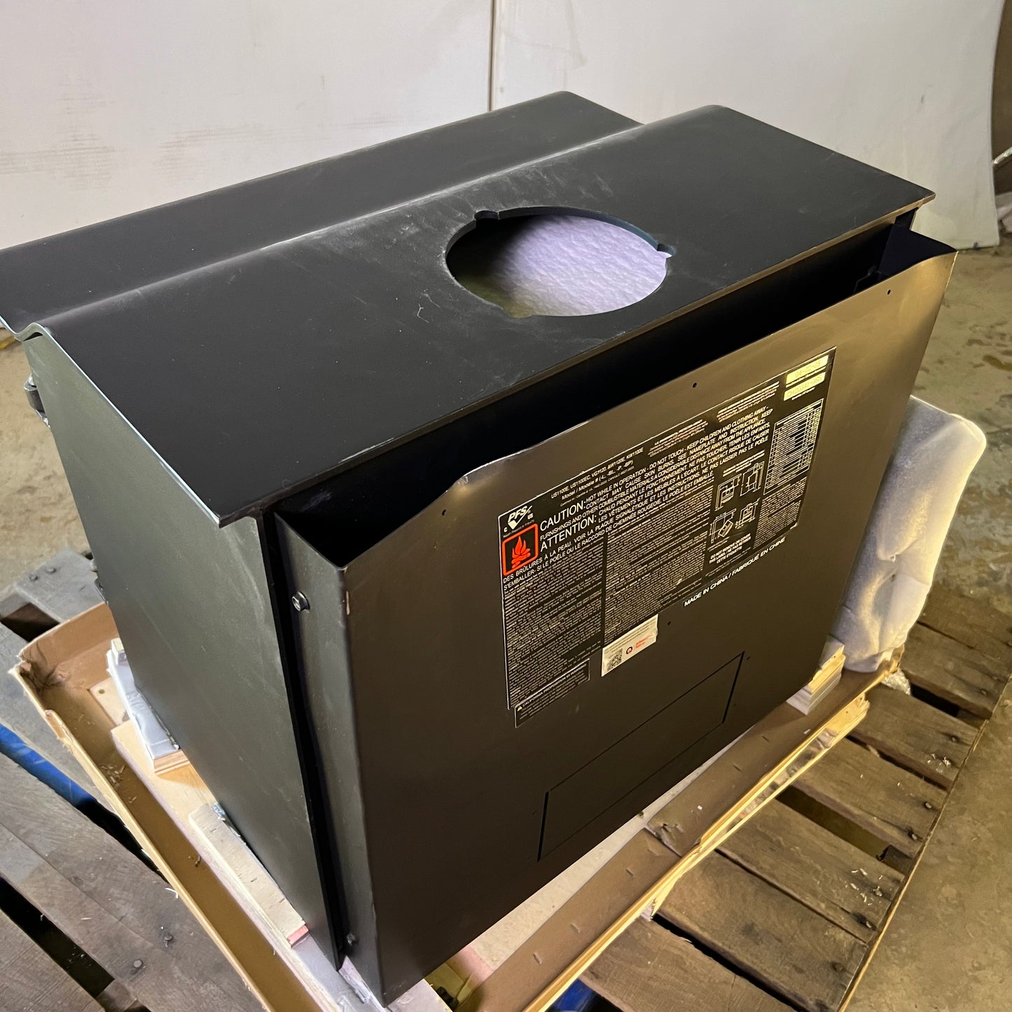 ASHLEY HEARTH Firewood Indoor Stove 68,000 BTUs 1,200sq Ft Black AW1120E-P