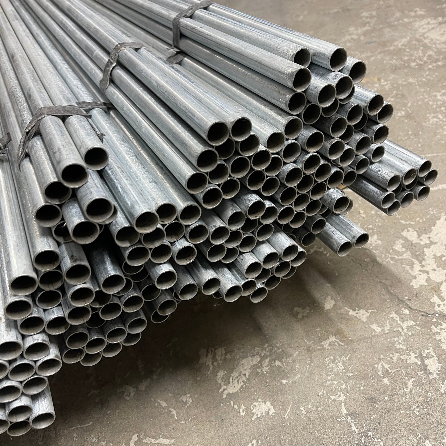 ATKORE Pallet of 1/2” Electrical Conduit Steel EMT & CANTEX 1/2 PVC Conduit (AS-IS)