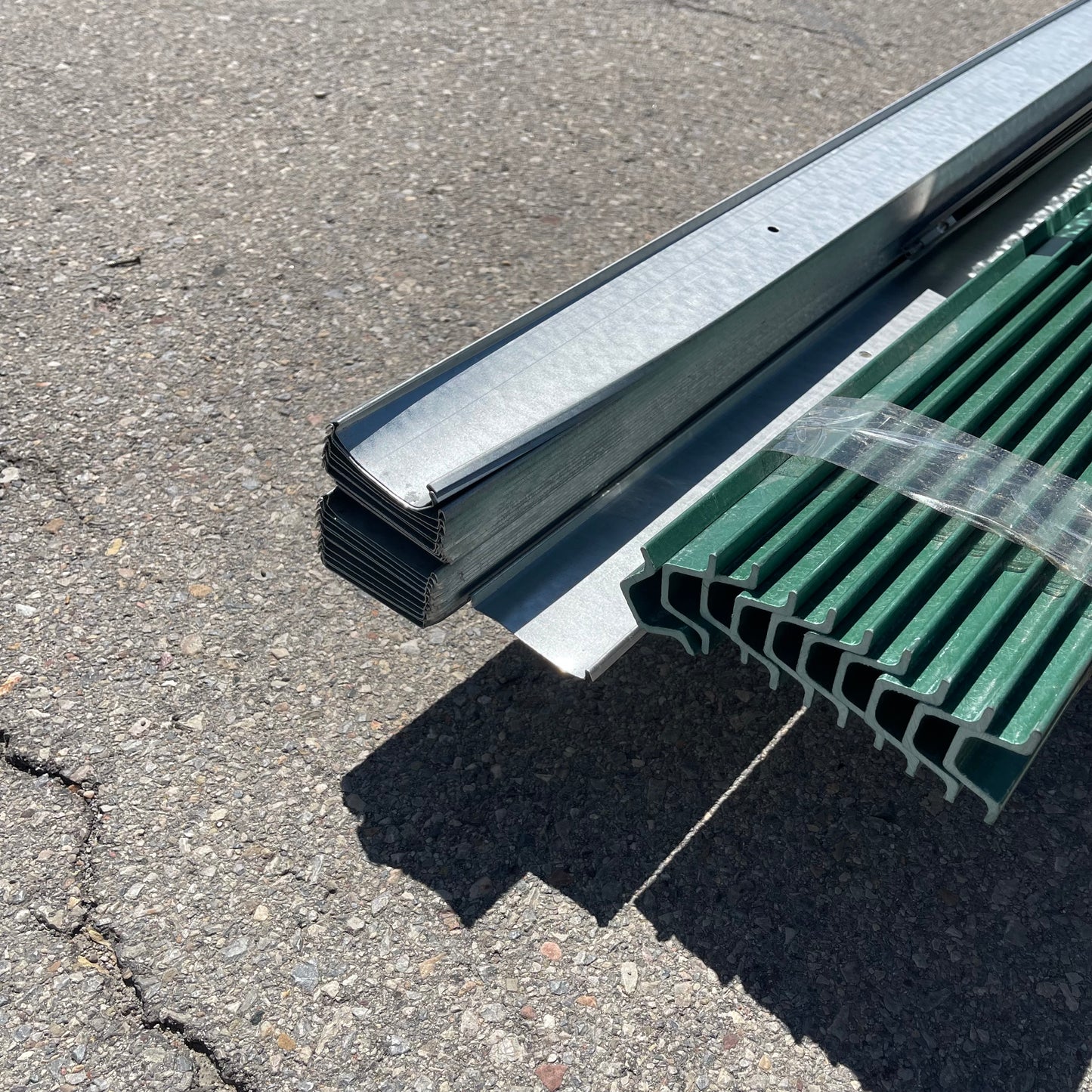 ZA@ Pallet of MIXED Glass Shower Door, Skyline Protective Case, Tool Boxes, & More! (AS-IS)
