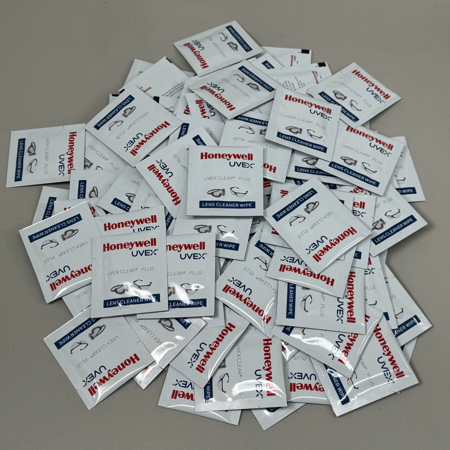HONEYWELL UVEX (100 PACK) Clear Plus Lens Cleaning Wipes 5" x 6" S470
