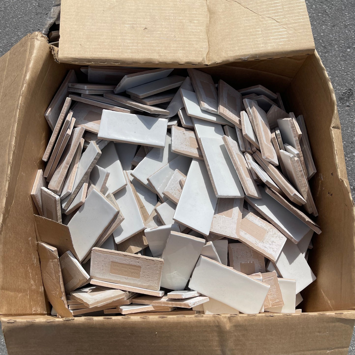 ZA@ Pallet of PORTOBELLO Parede Wall Tiles, White 5”x2.5” & 9.75”x2.75” (AS-IS)