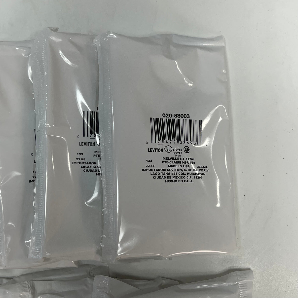 ZA@ LEVITON 1 Gang Duplex Receptacle Plate  White 88003