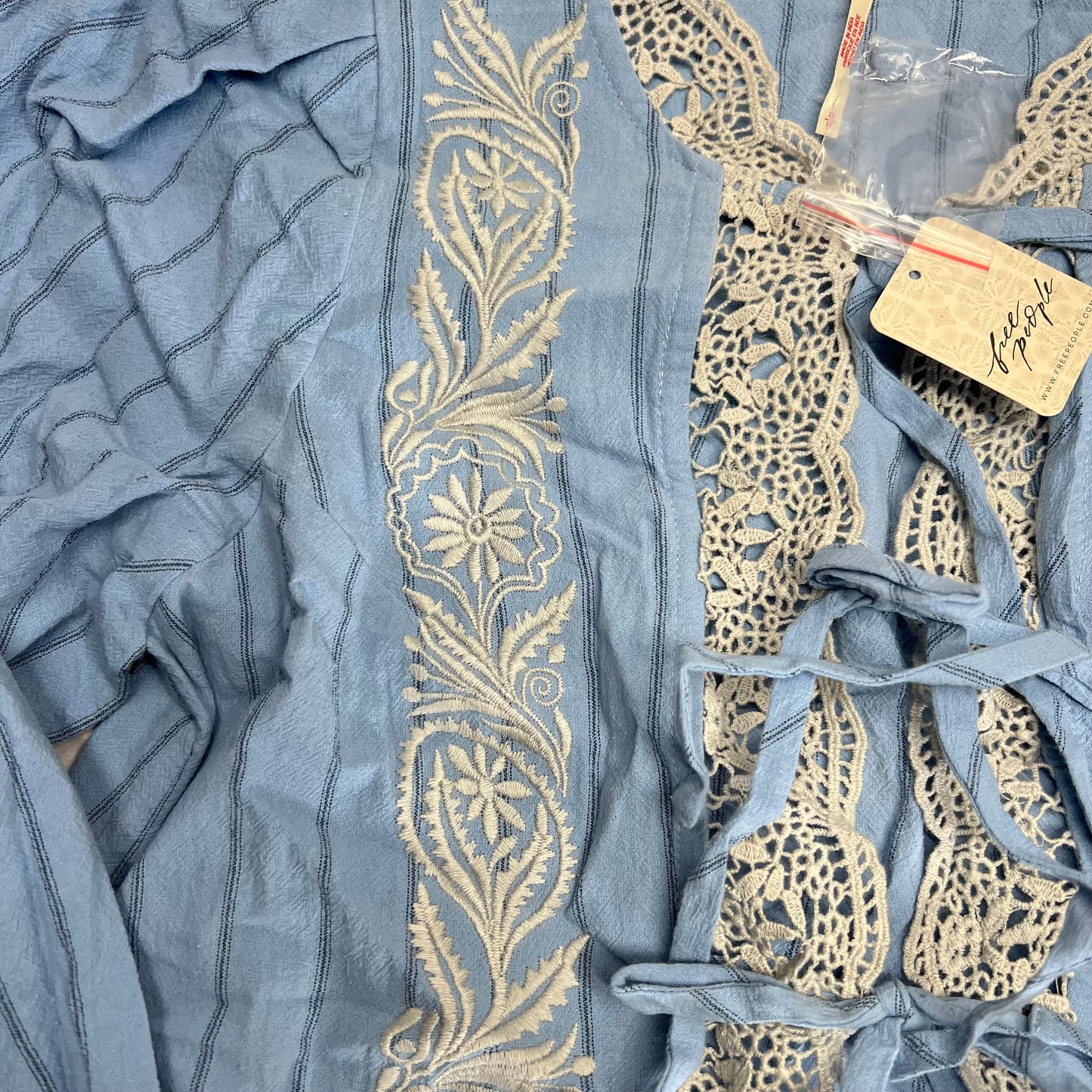FREE PEOPLE Bali Jude Embroidered Lace Top Women's Sz S Chambray 103467213