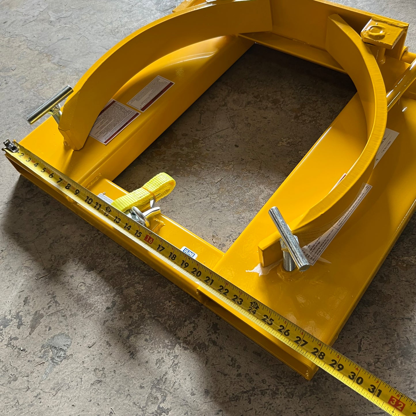 ULINE Single Drum Grabber Attachment for Forklift 55 Gal./1500 Lbs Capacity H-1843