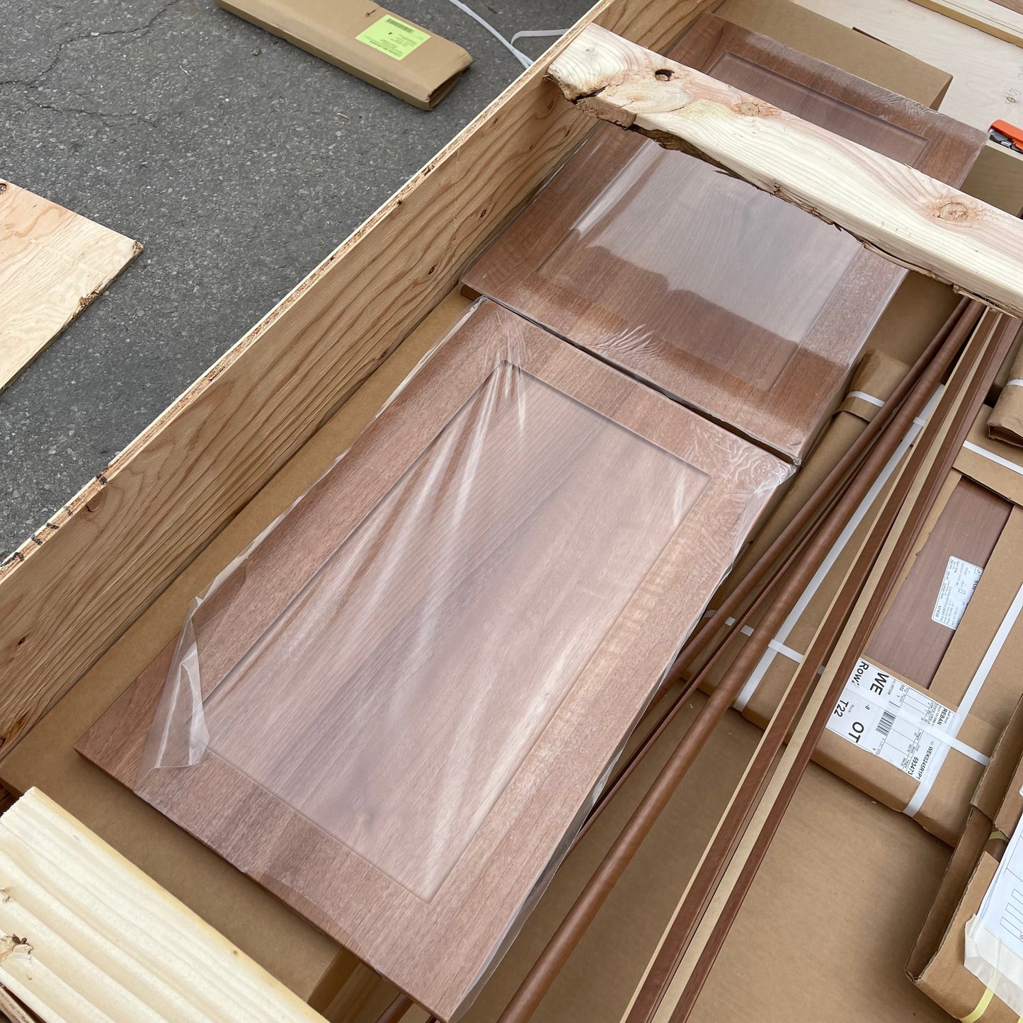 ZA@ Pallet of REBORN CABINETS Pressed Wood Cabinetry Parts Black, White, Walnut (AS-IS)