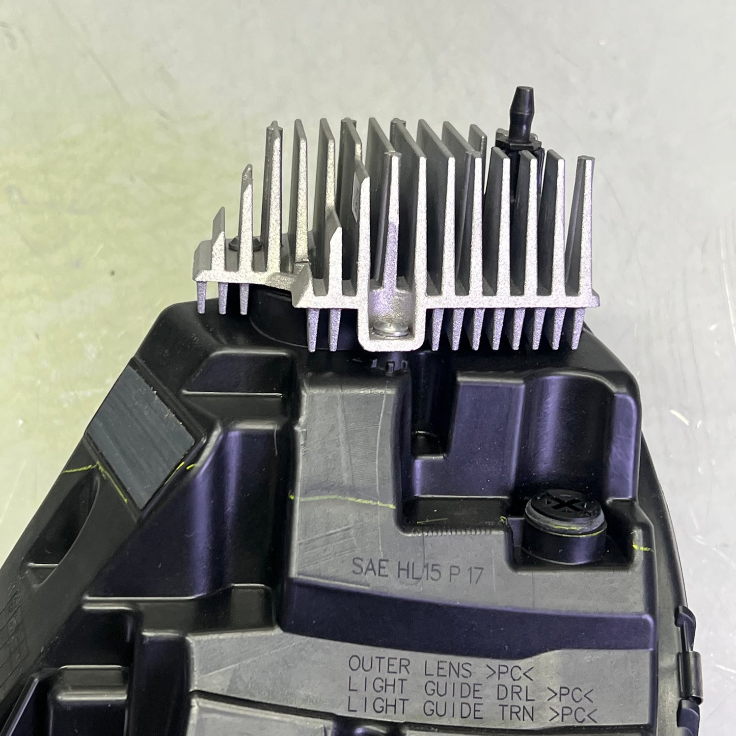 TESLA Genuine OEM RIGHT Headlight Assembly For 2027-2020 Tesla 1077372-00-L