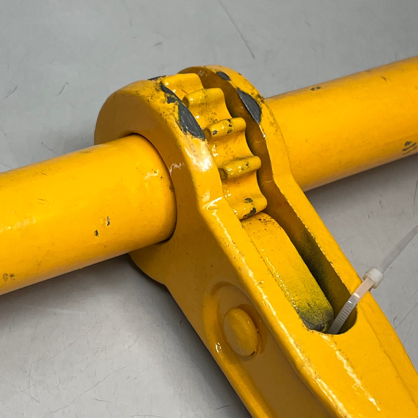 KINGCHAIN Ratchet Type Load Binder W/ Grab Hooks  5/16"-3/8" 5400lbs (Used)