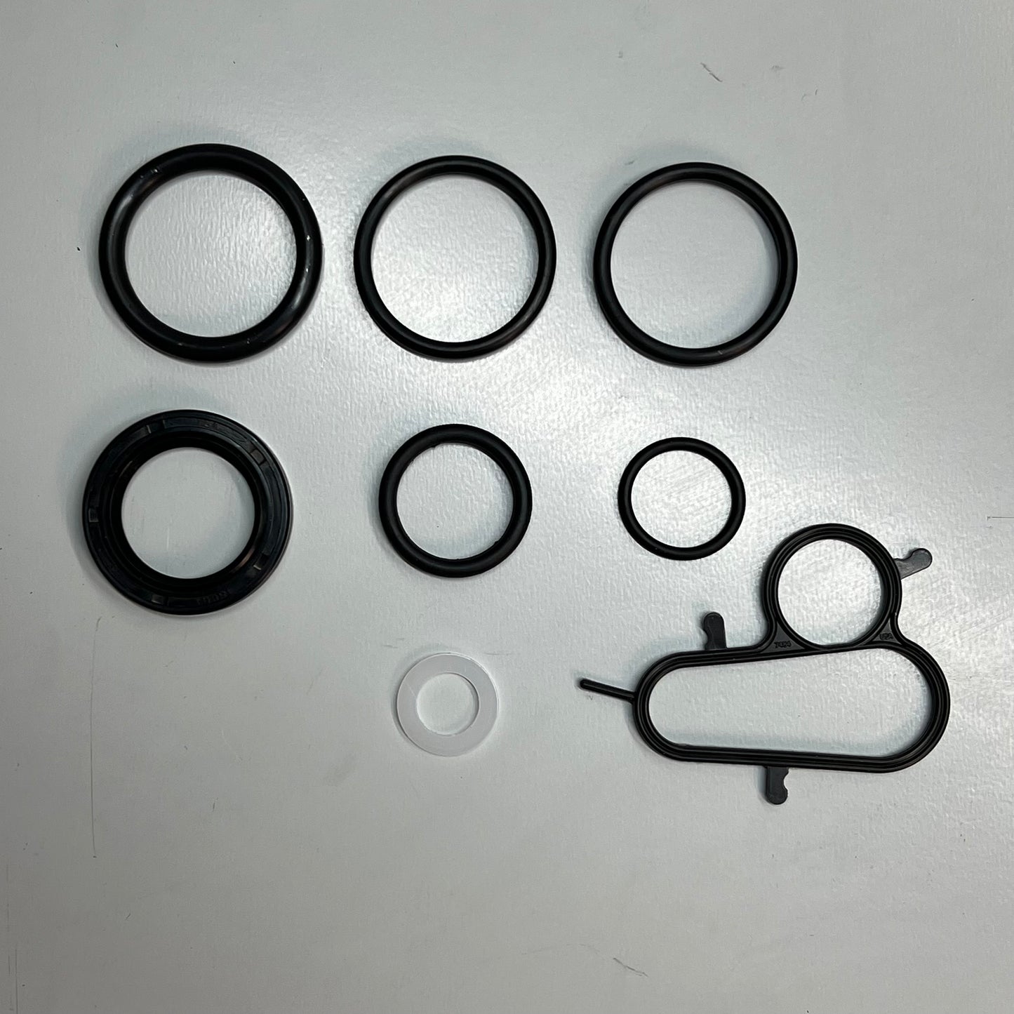 MAHLE Engine Gasket Set For Chrysler & Dodge Vehicles Made In USA 95-3572