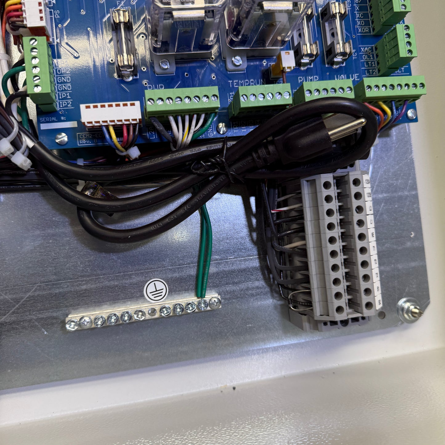 Microprocessor-Based Enclosed Elevator Control Panel w/ MITSUBISHI FR-D700 VFD