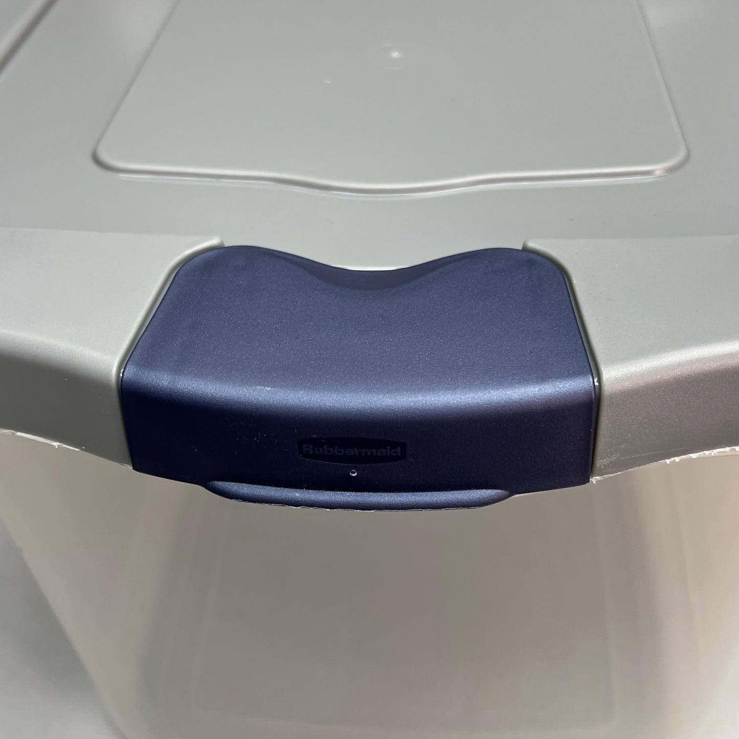 ZA@ RUBBERMAID (2 PACK) Roughneck Storage Tote Break-Resistant Material 66 qt Clear RMRC066001