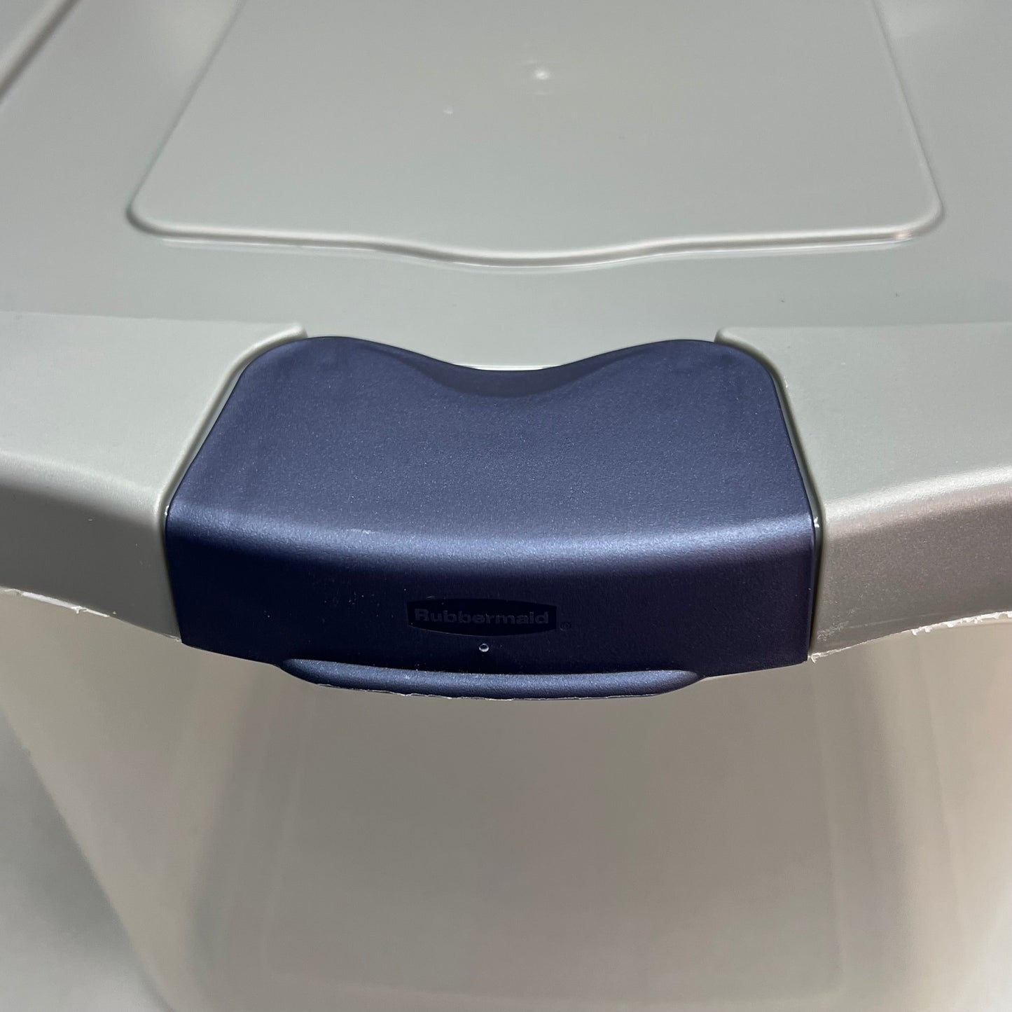 ZA@ RUBBERMAID (2 PACK) Roughneck Storage Tote Break-Resistant Material 66 qt Clear RMRC066001 C