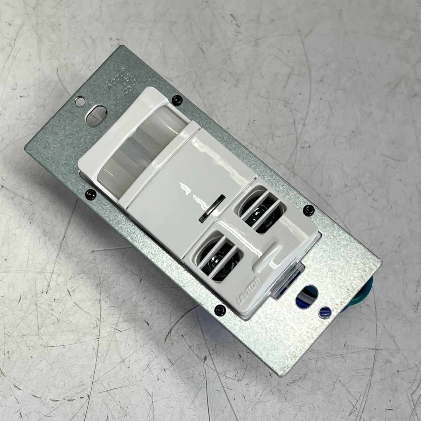 LEVITON  Wall Box Occupancy Sensor Multi-technology  120-277V 2400SF OSSMT-GDW