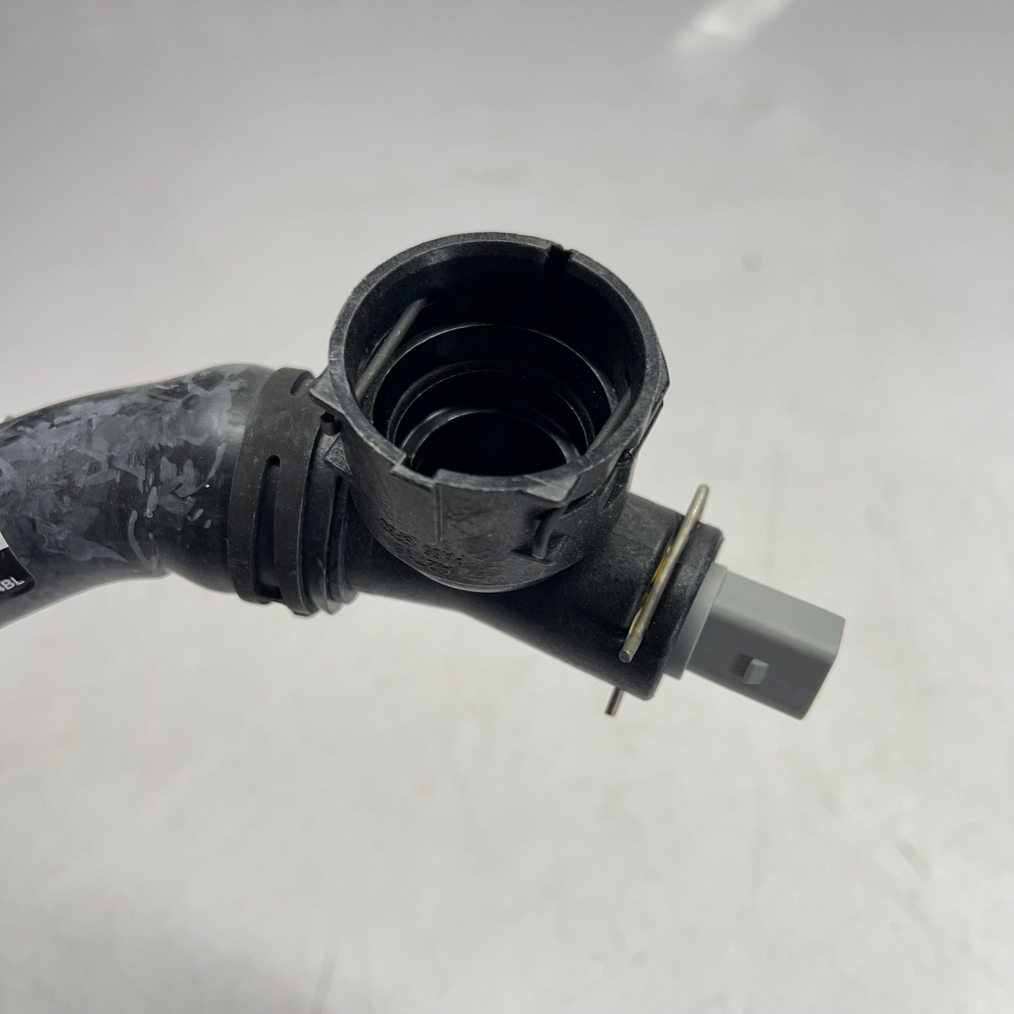 GATES Coolant Hose for Audi & Volkswagen Vehicles 32-1/2" Black 51835