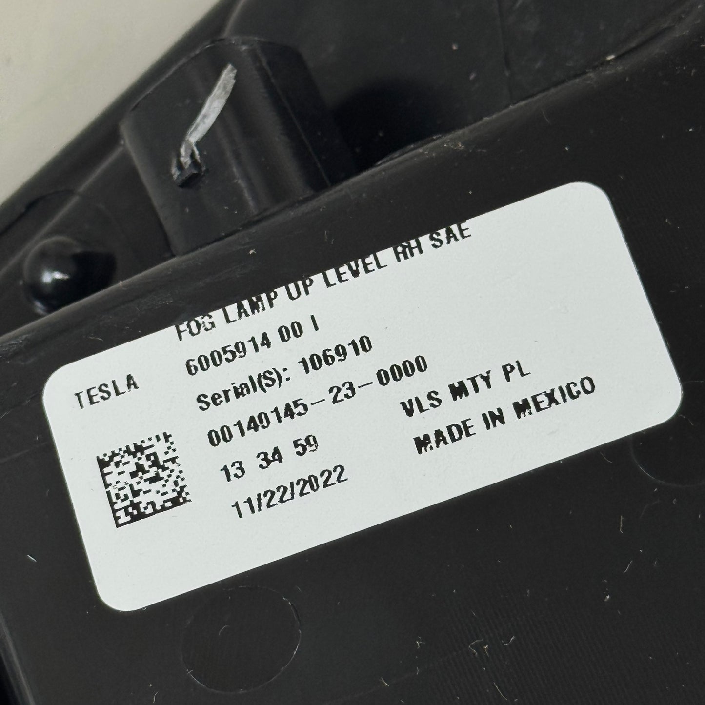 TESLA Front Fog Lamp Assembly Right Hand SAE Up Model S 00140145-23-0000