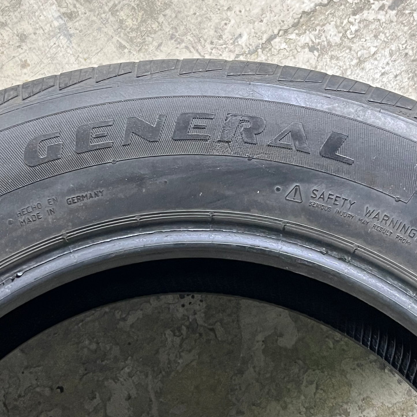 GENERAL All-Season Touring Tire Sz 235/65R18 106T Black ALTIMAX RT43 (Used)