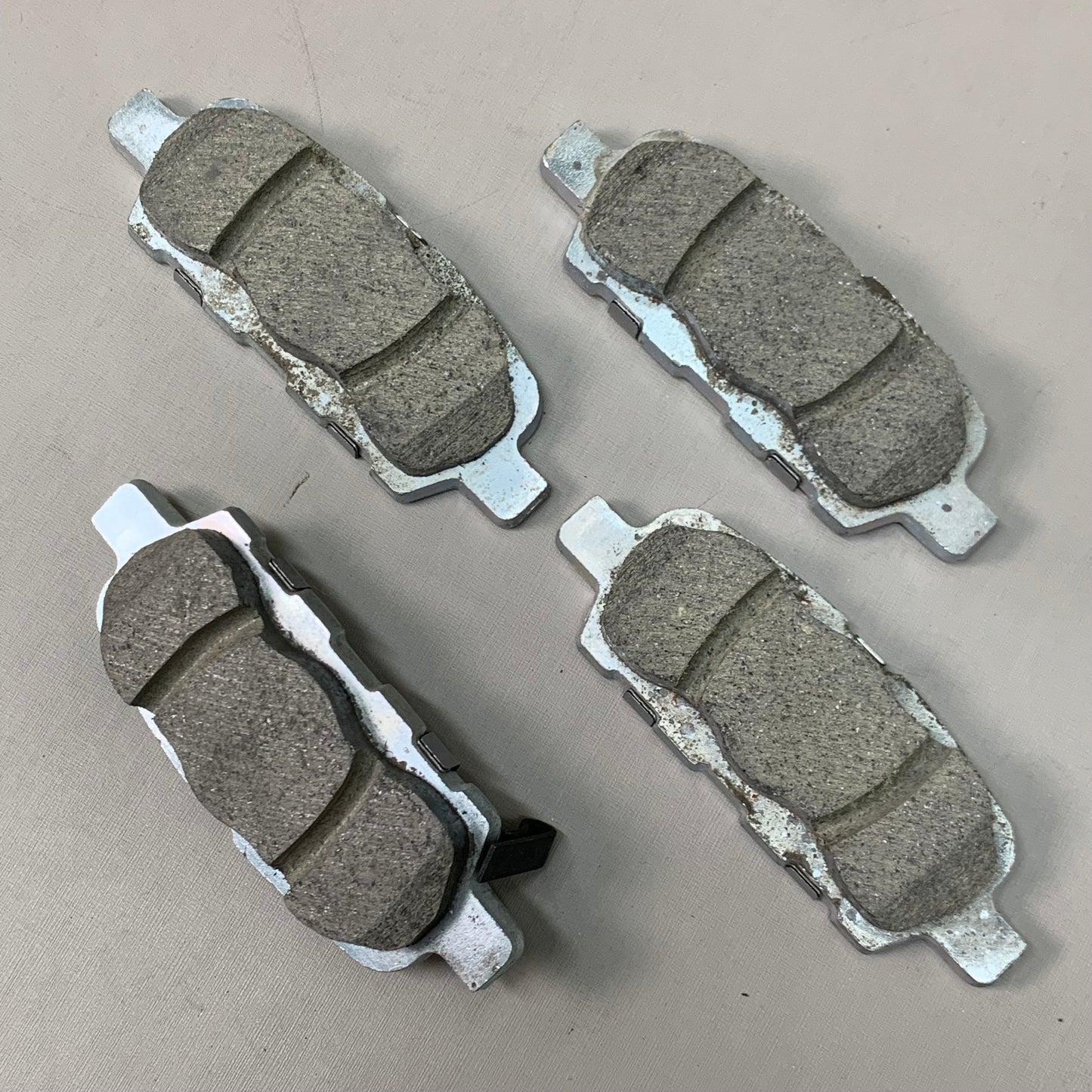 WAGNER OEx Ceramic Disc Brake Pad Set 4" x 1 1/2" Grey OEX1288